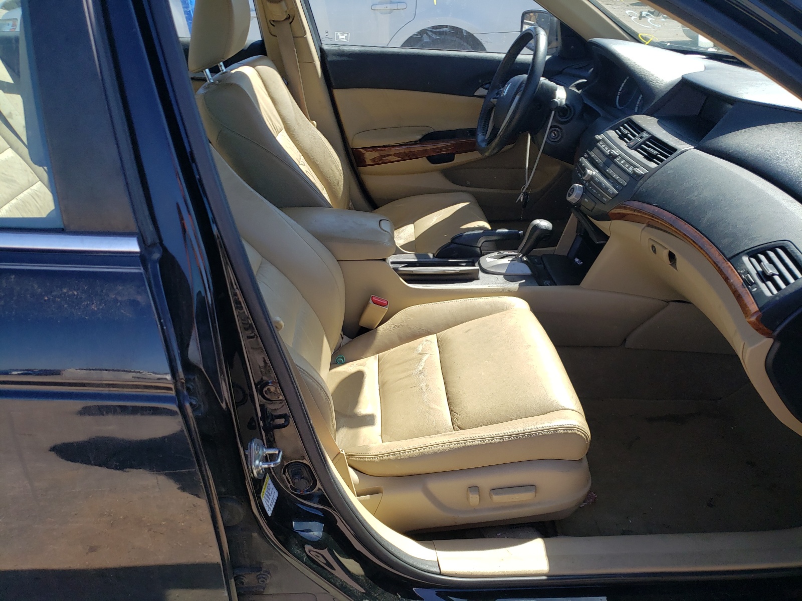 Photo 5 from auction – 2012 HONDA ACCORD EXL with VIN 1HGCP2F87CA152598