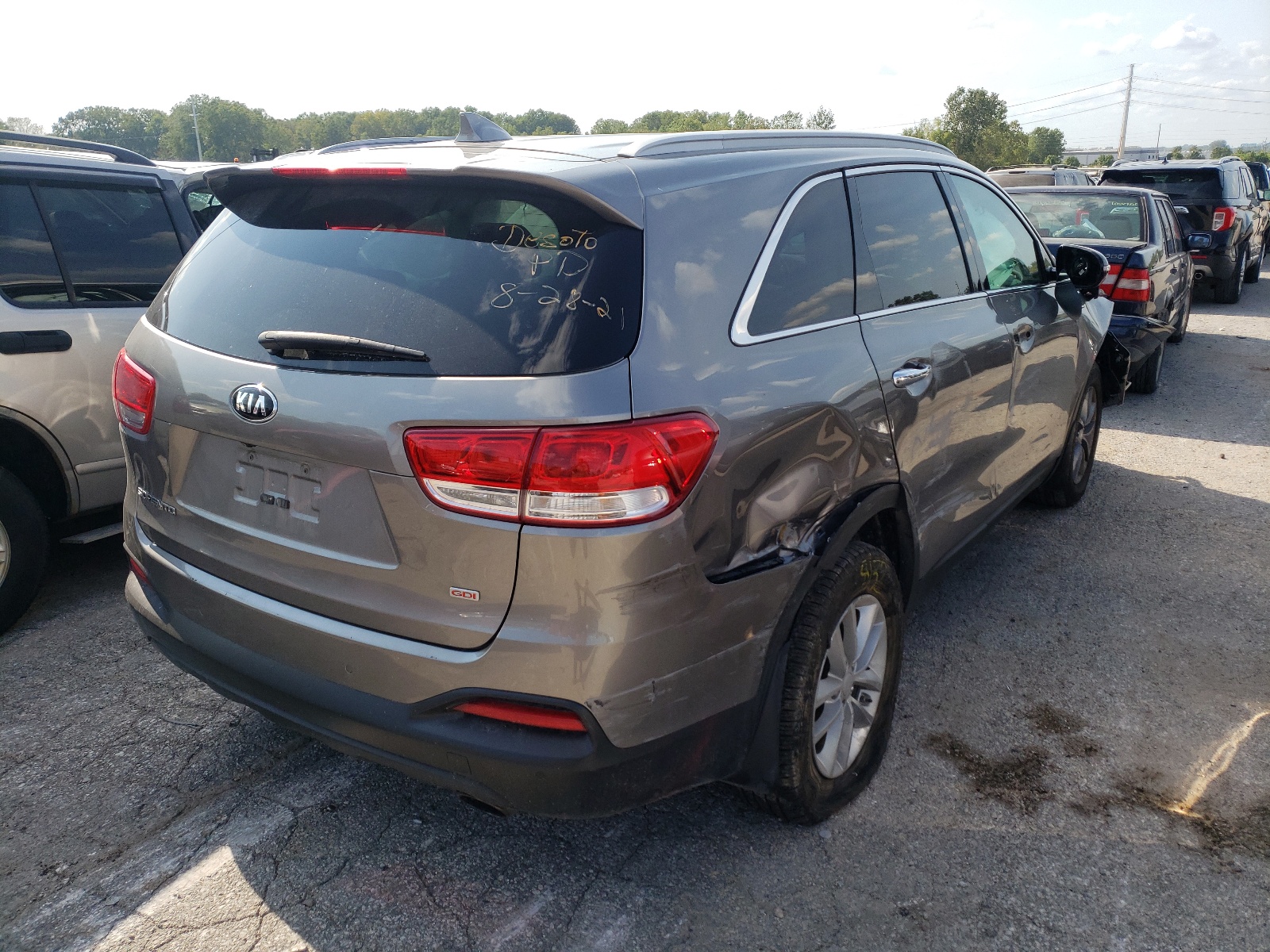 Photo 4 from auction – 2016 KIA SORENTO LX with VIN 5XYPG4A36GG114812