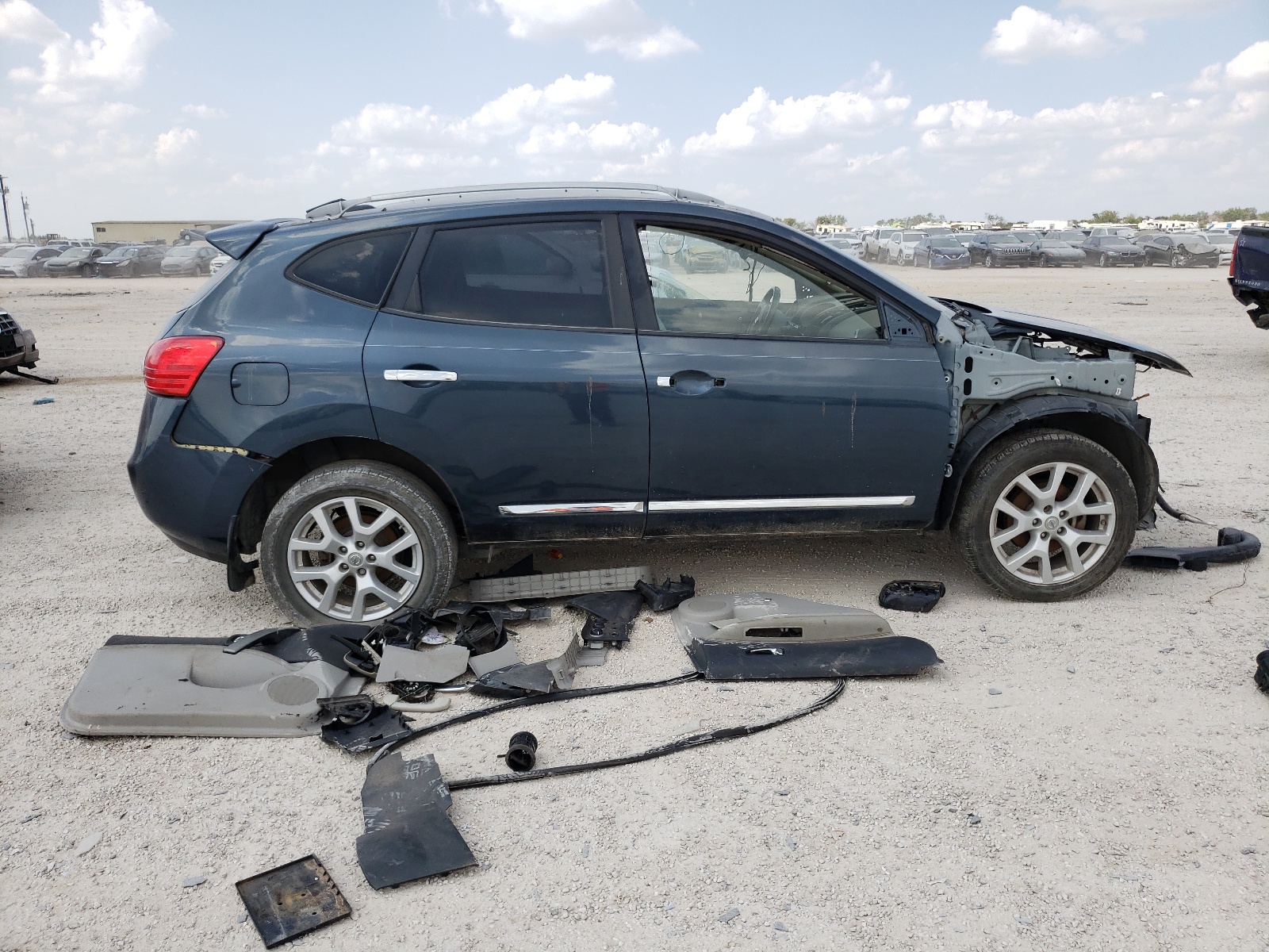 Photo 9 from auction – 2013 NISSAN ROGUE S with VIN JN8AS5MT5DW505166