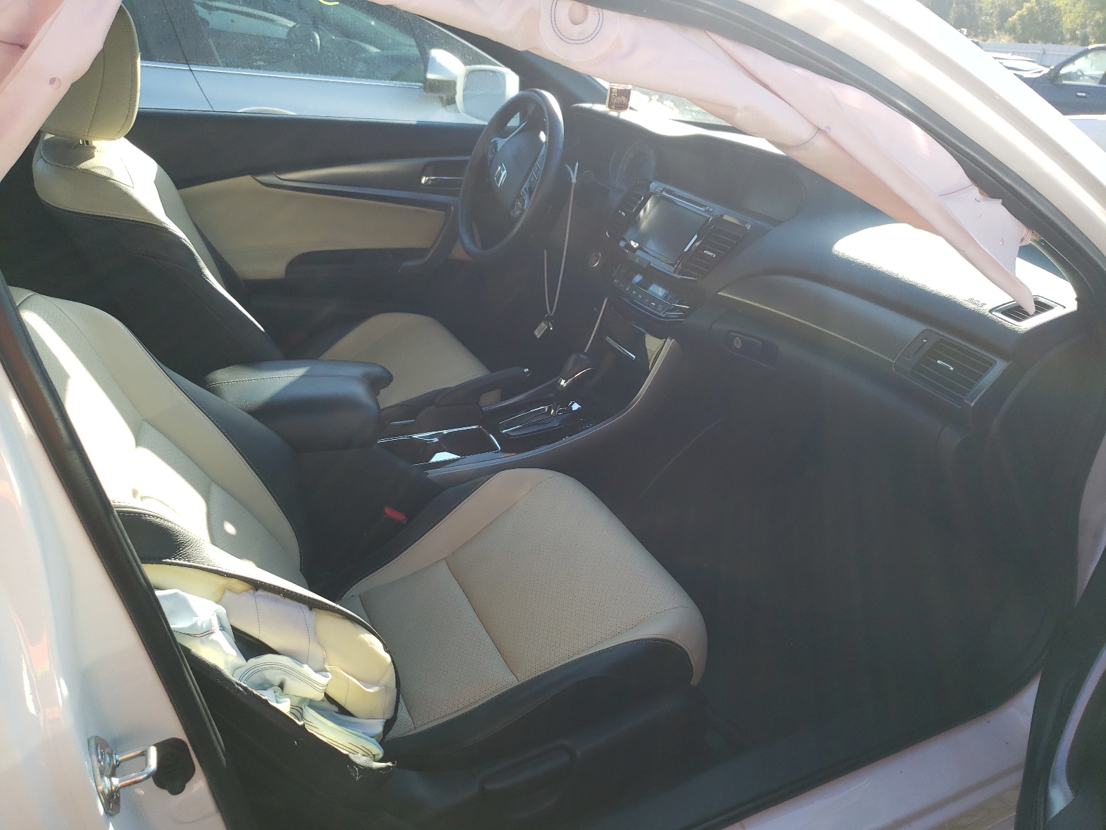 Photo 5 from auction – 2016 HONDA ACCORD EXL with VIN 1HGCT2B85GA000360