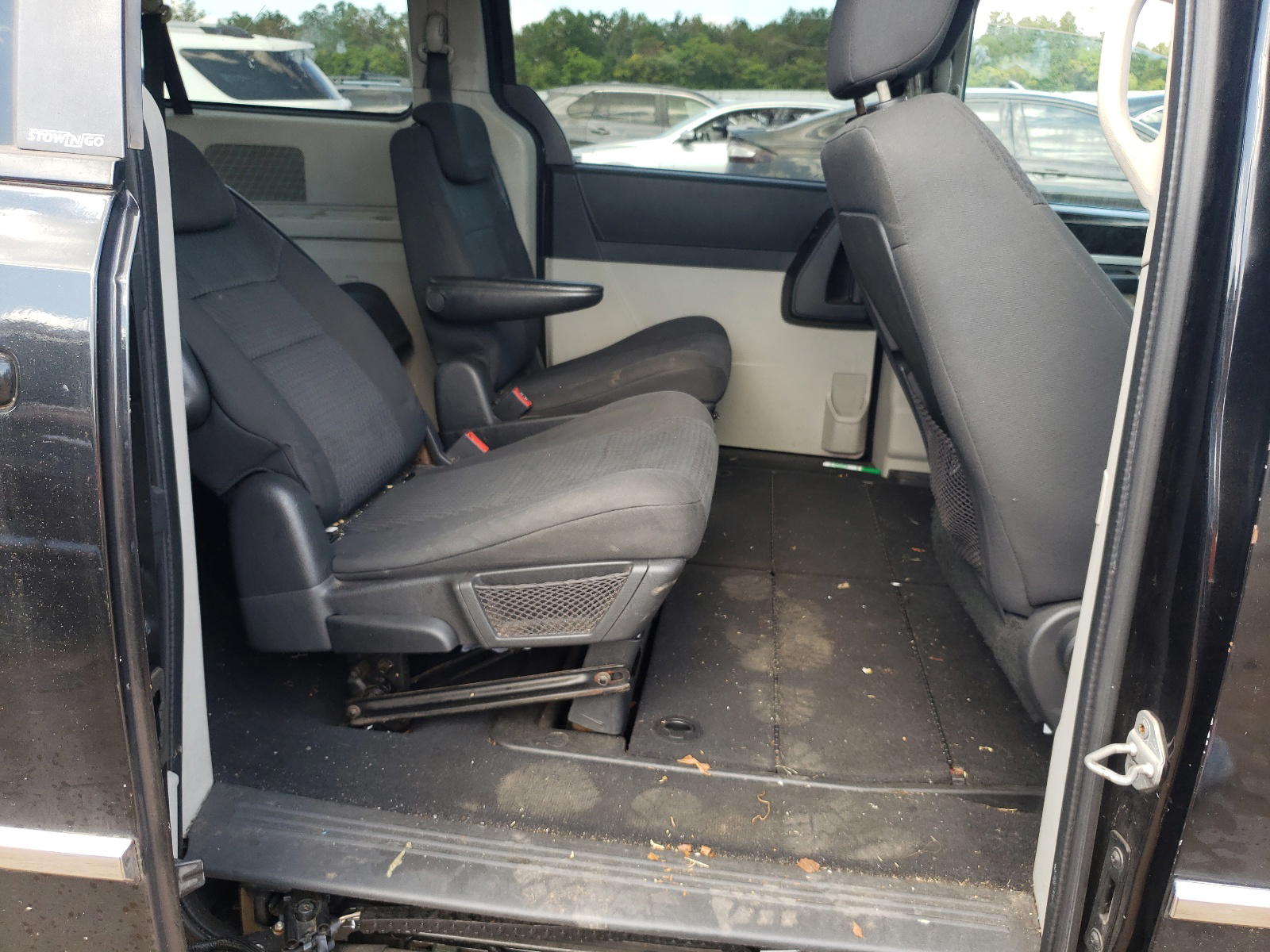 Photo 6 from auction – 2010 DODGE GRAND CARA with VIN 2D4RN5D10AR268128