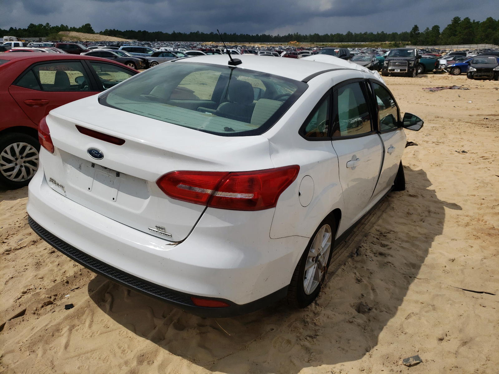 Photo 4 from auction – 2015 FORD FOCUS SE with VIN 1FADP3F28FL329629