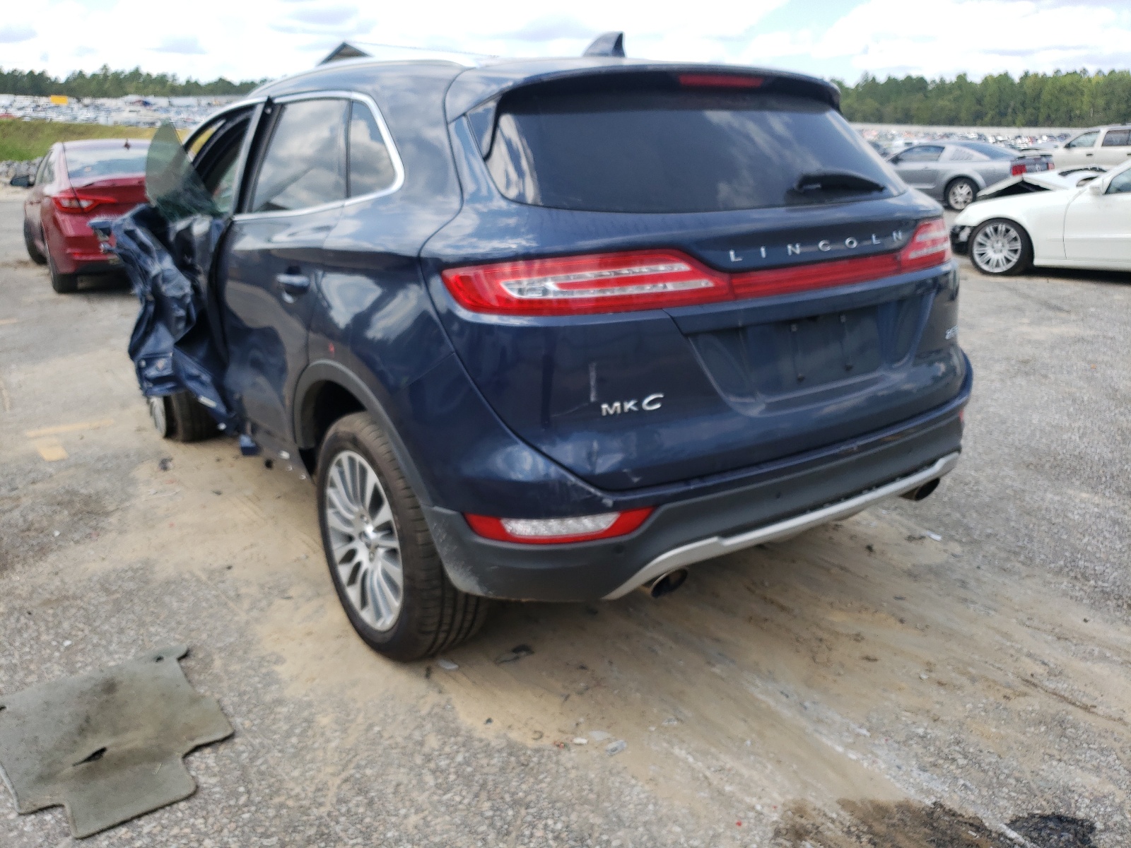 Photo 3 from auction – 2017 LINCOLN MKC RESERV with VIN 5LMCJ3D91HUL21417