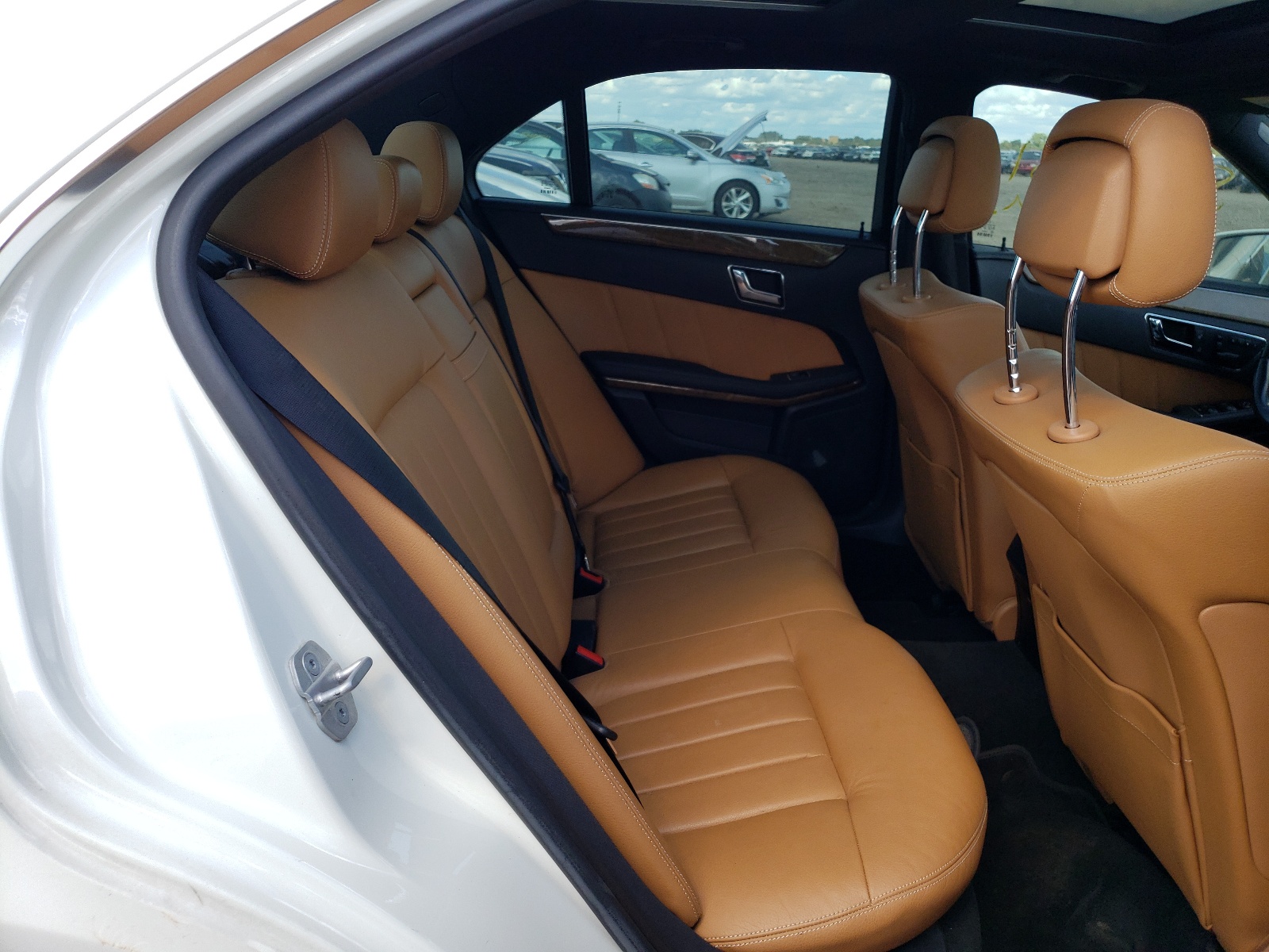 Photo 6 from auction – 2011 MERCEDES-BENZ E 350 4MAT with VIN WDDHF8HB2BA341358