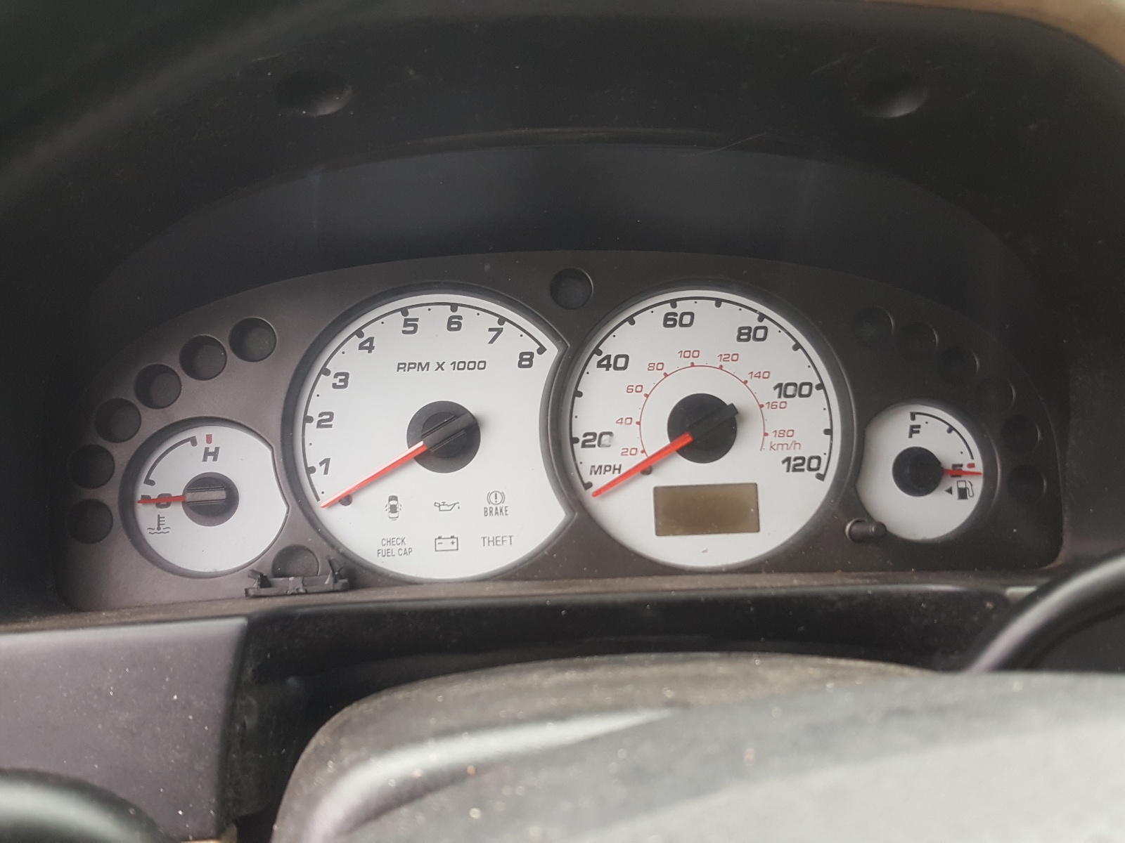 Photo 8 from auction – 2004 FORD ESCAPE XLT with VIN 1FMYU93174KB68126