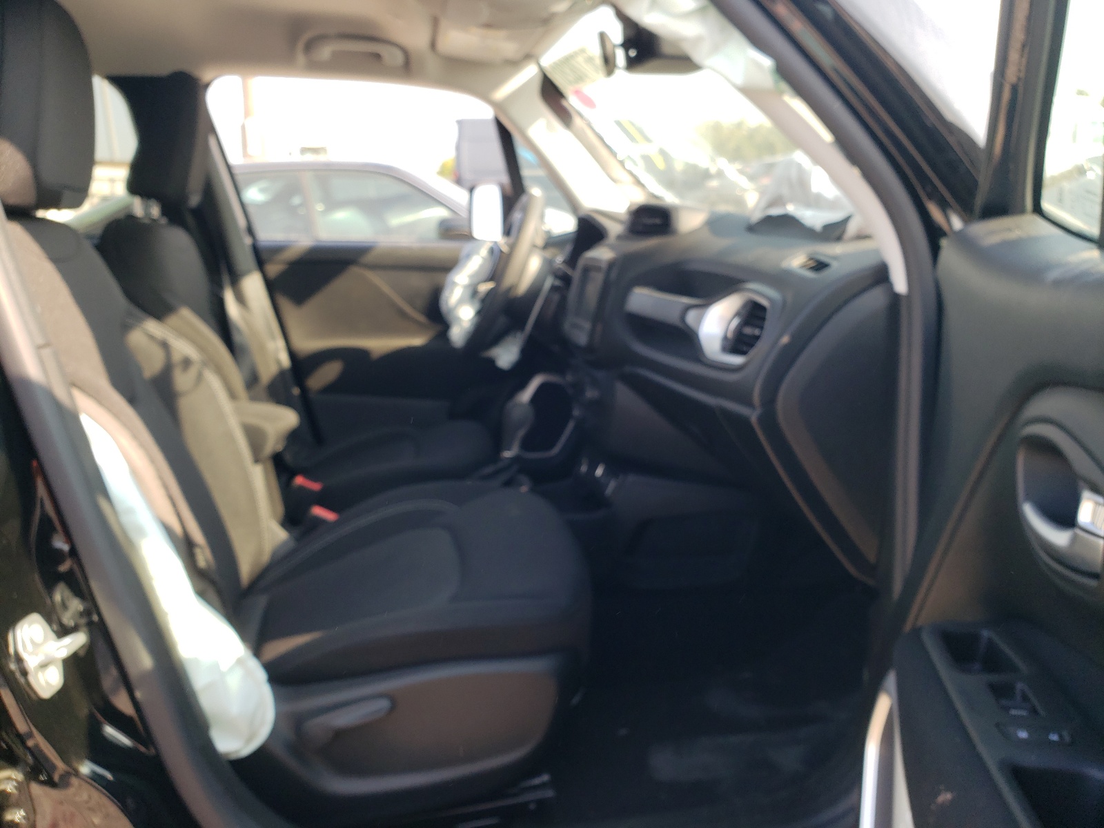 Photo 5 from auction – 2021 JEEP RENEGADE S with VIN ZACNJDAB1MPM41336