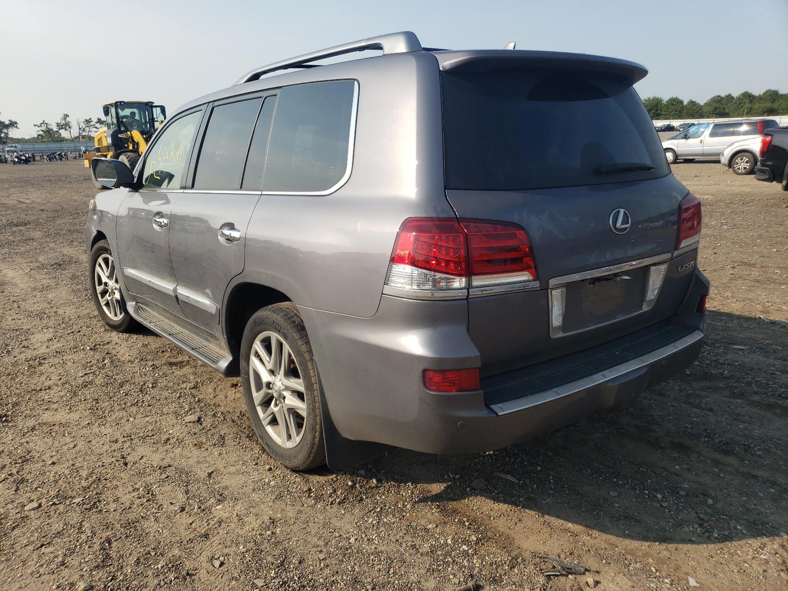 Photo 3 from auction – 2015 LEXUS LX 570 with VIN JTJHY7AX2F4173582