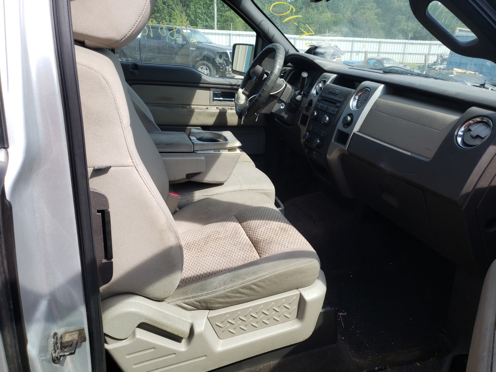 Photo 5 from auction – 2010 FORD F150 SUPER with VIN 1FTEX1C85AFA76658