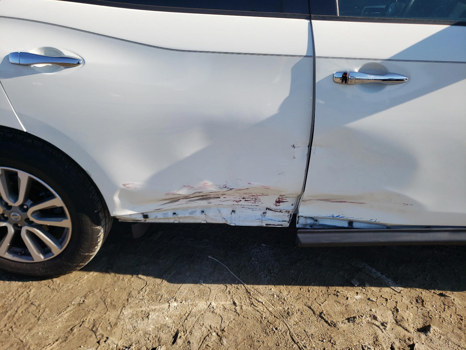 Photo 9 from auction – 2015 NISSAN PATHFINDER with VIN 5N1AR2MN5FC652742