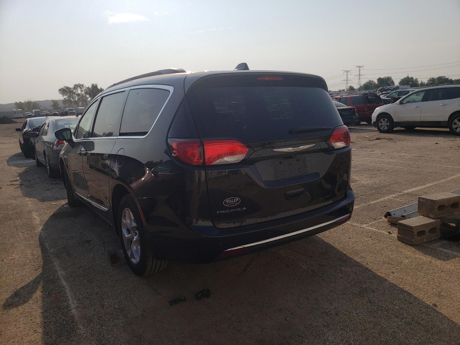 Photo 3 from auction – 2017 CHRYSLER PACIFICA T with VIN 2C4RC1BG0HR501339