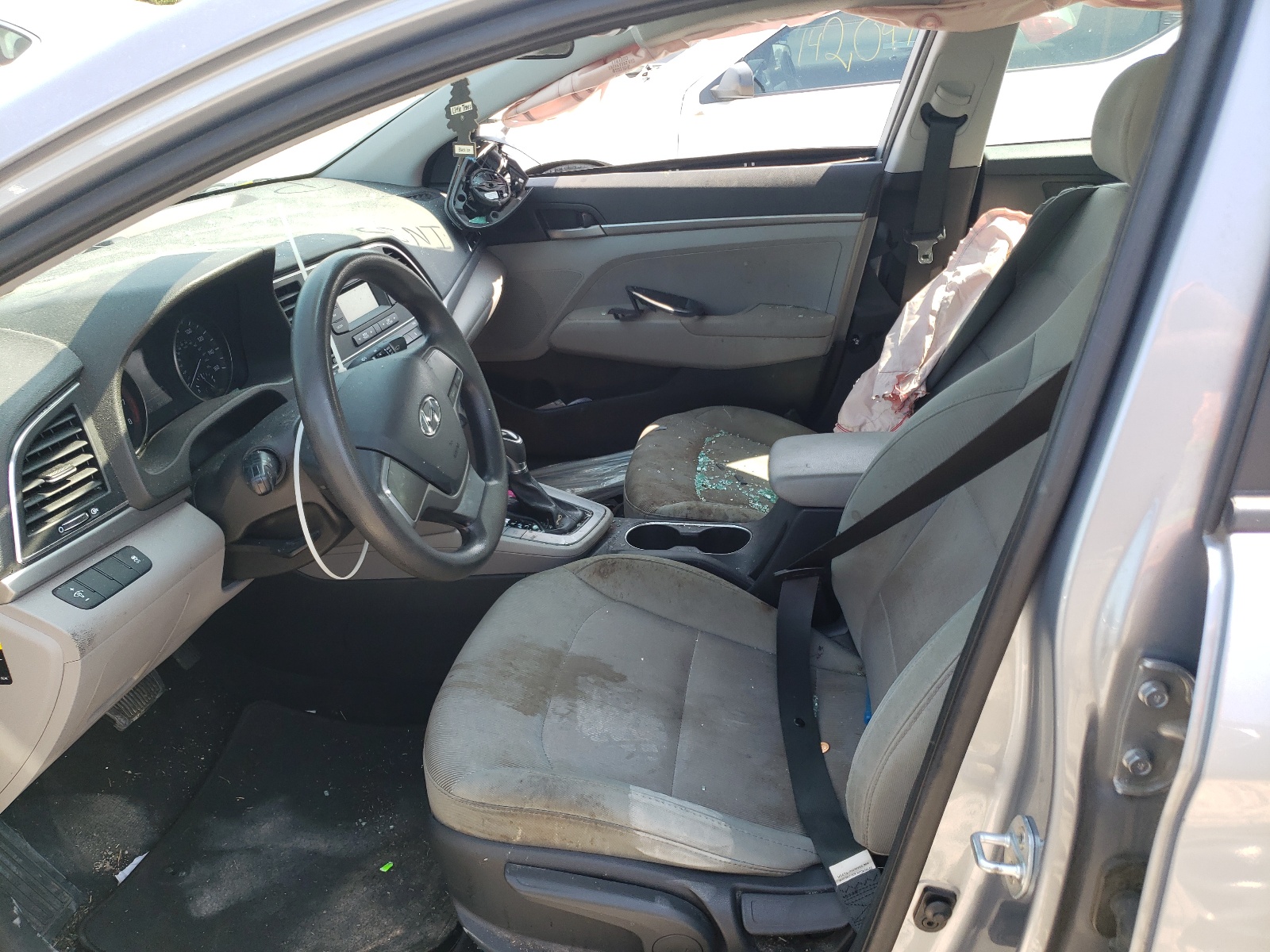 Photo 5 from auction – 2017 HYUNDAI ELANTRA SE with VIN 5NPD74LF6HH076535