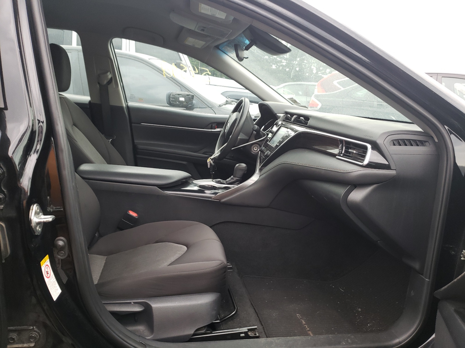 Photo 5 from auction – 2018 TOYOTA CAMRY with VIN 4T1B11HK7JU649947
