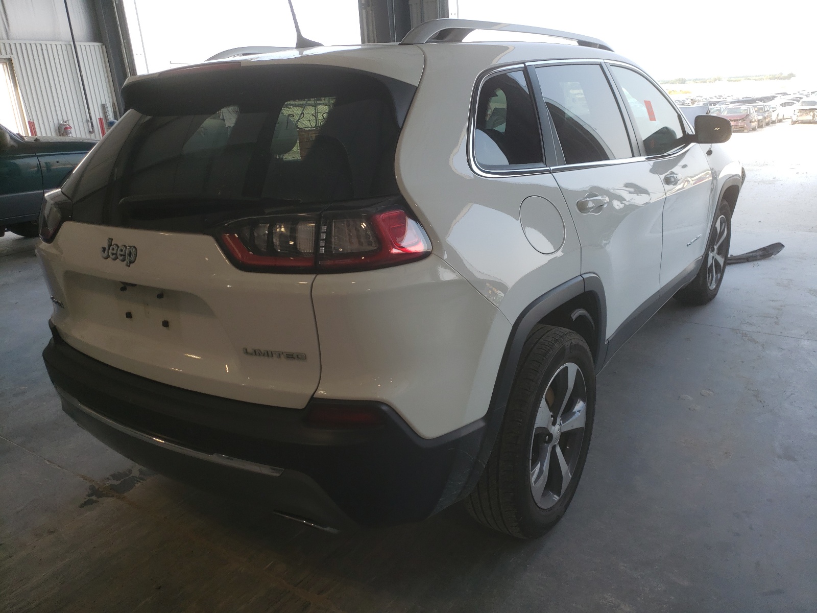 Photo 4 from auction – 2019 JEEP CHEROKEE L with VIN 1C4PJMDN0KD170041