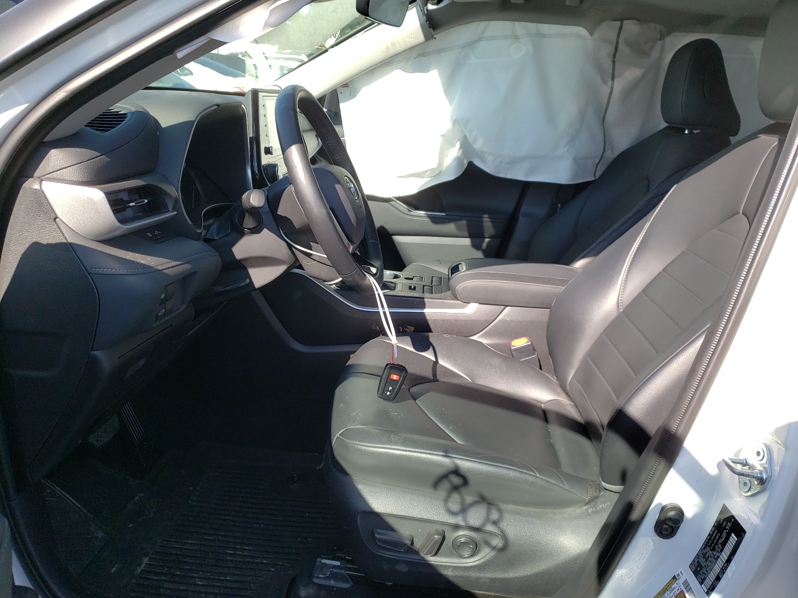 Photo 5 from auction – 2021 TOYOTA HIGHLANDER with VIN 5TDGZRBH1MS066121