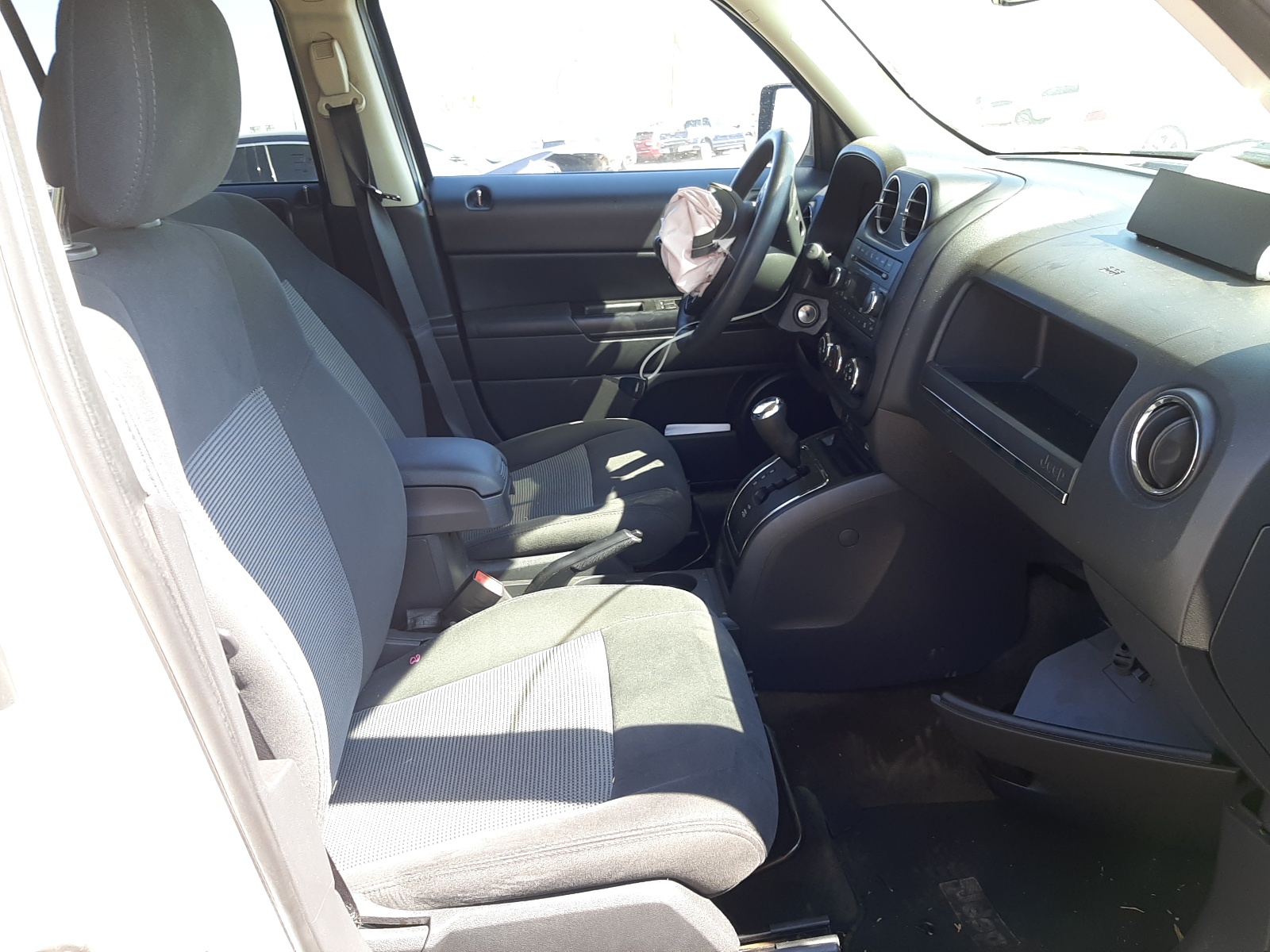 Photo 5 from auction – 2016 JEEP PATRIOT SP with VIN 1C4NJPBB5GD807904