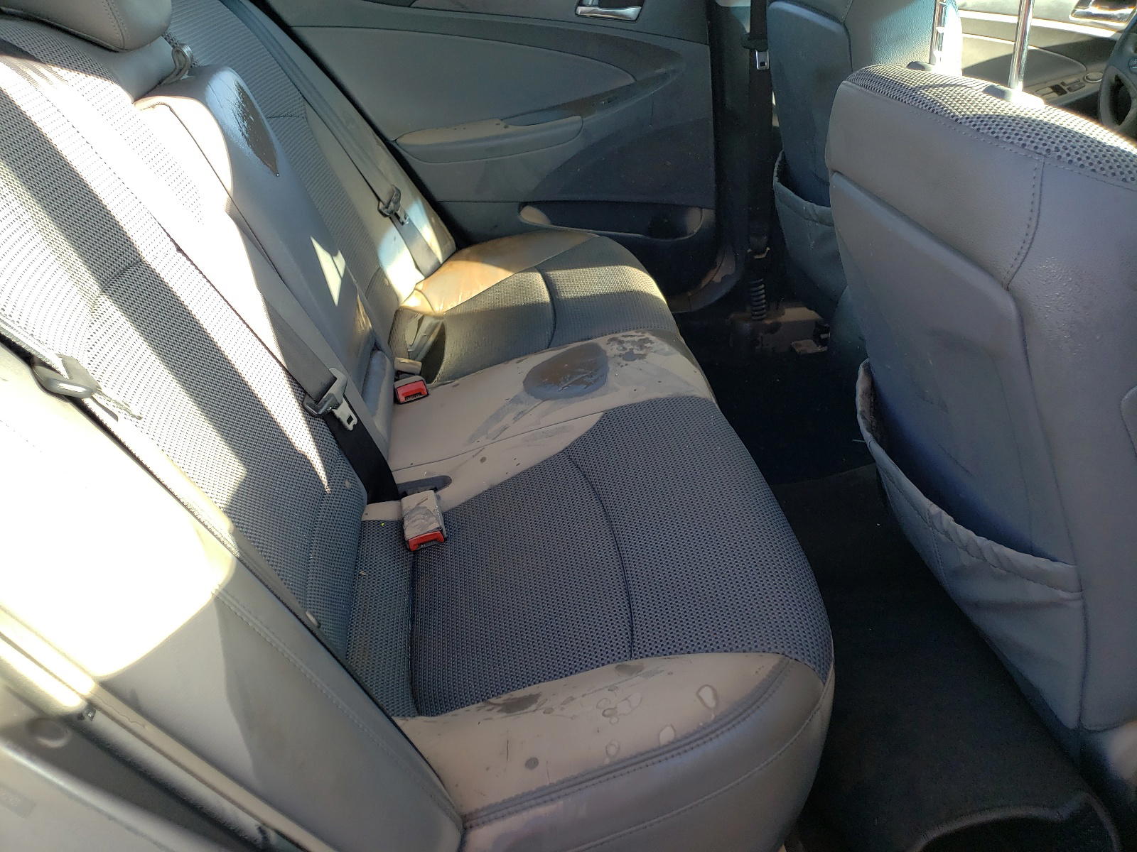 Photo 6 from auction – 2011 HYUNDAI SONATA SE with VIN 5NPEC4AC0BH282921