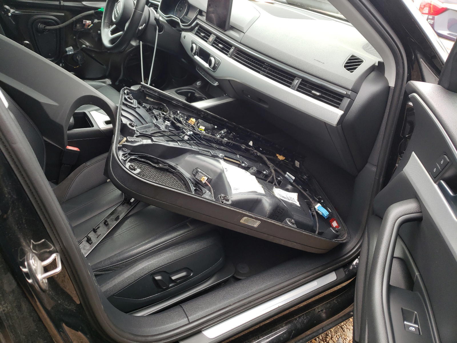 Photo 5 from auction – 2017 AUDI A4 PREMIUM with VIN WAUGNAF49HN024728