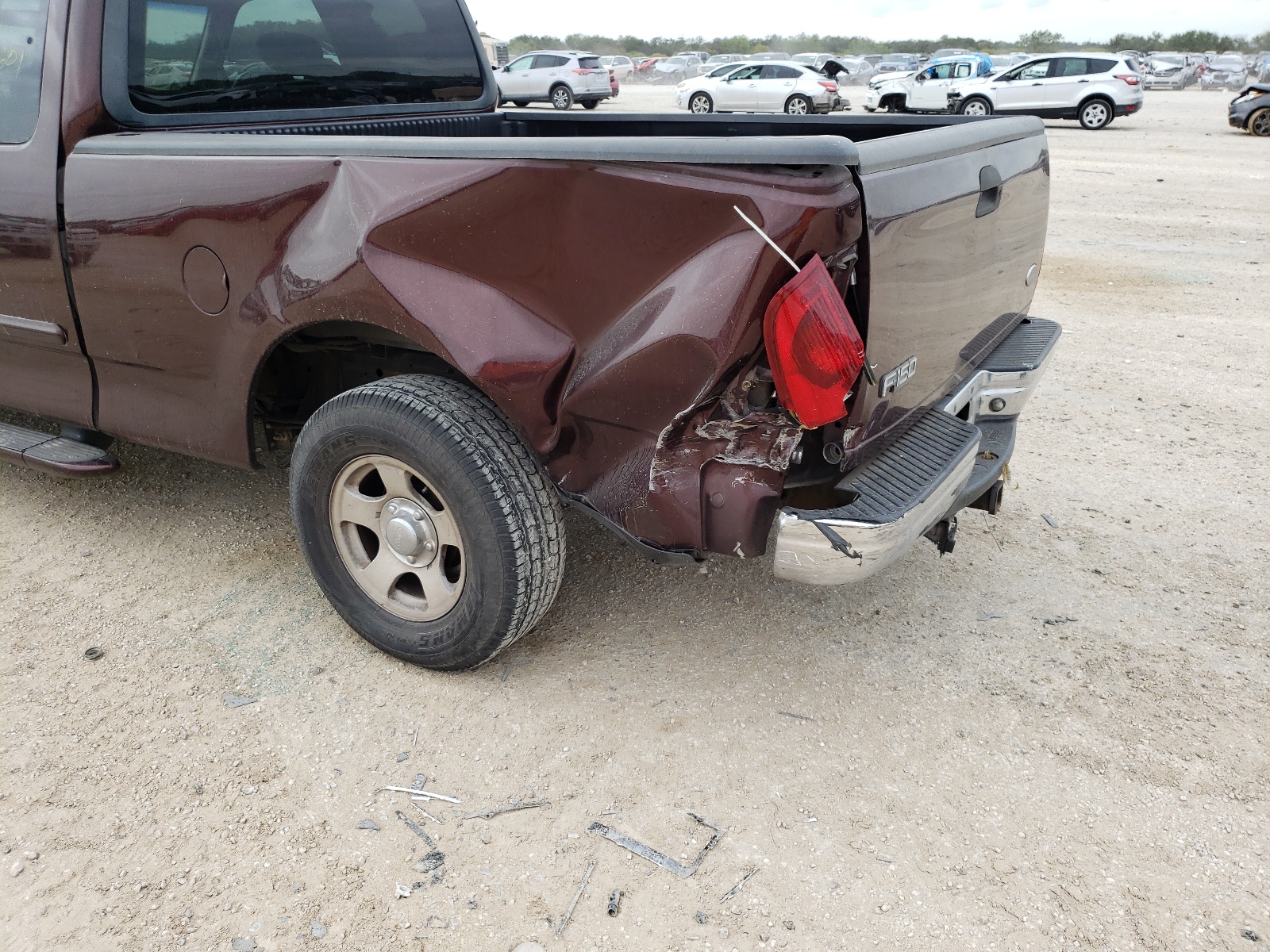 Photo 9 from auction – 2001 FORD F150 with VIN 1FTRX17LX1NA88357