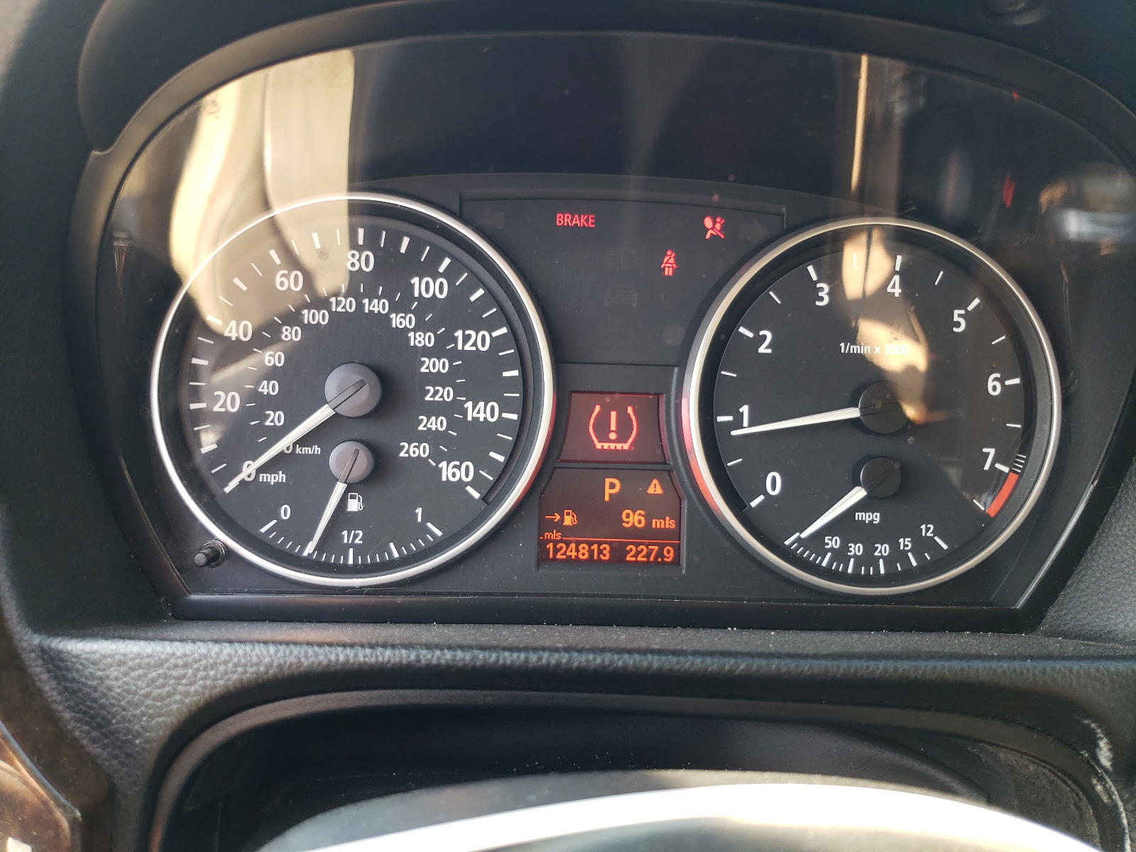 Photo 8 from auction – 2006 BMW 330 I with VIN WBAVB33536PS10260