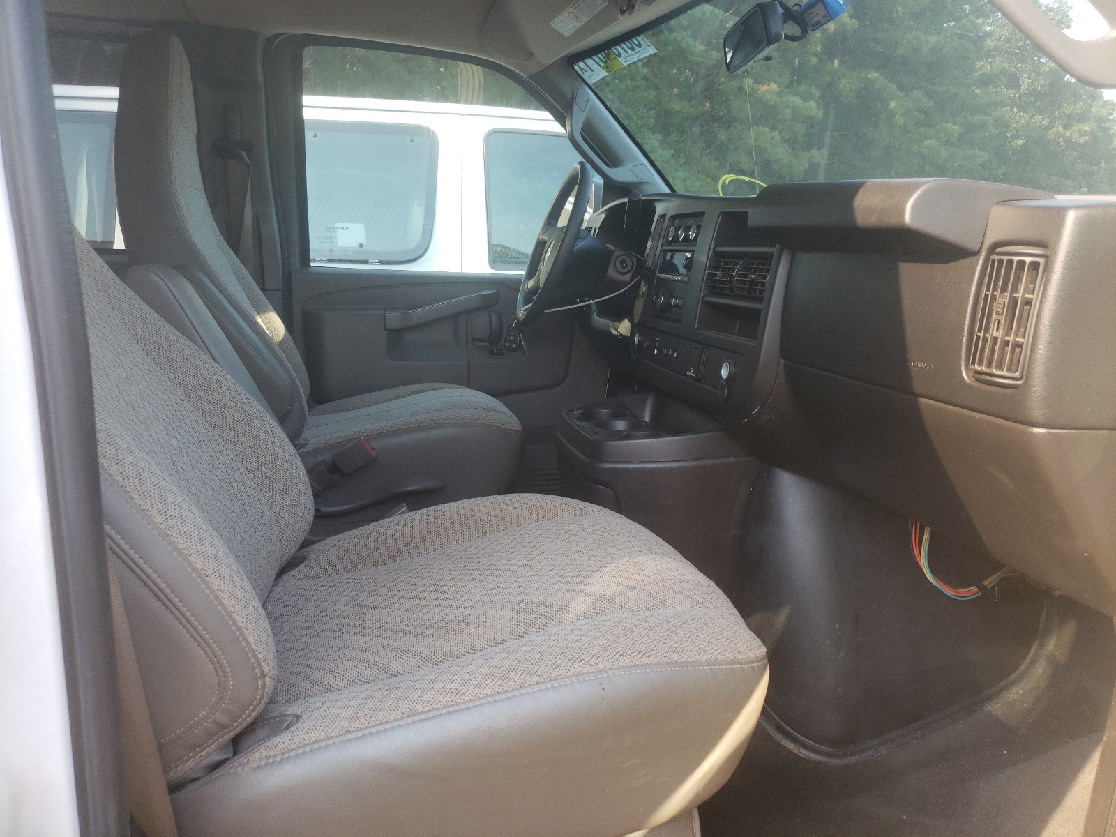 Photo 5 from auction – 2018 CHEVROLET EXPRESS G3 with VIN 1GAZGPFG2J1279178