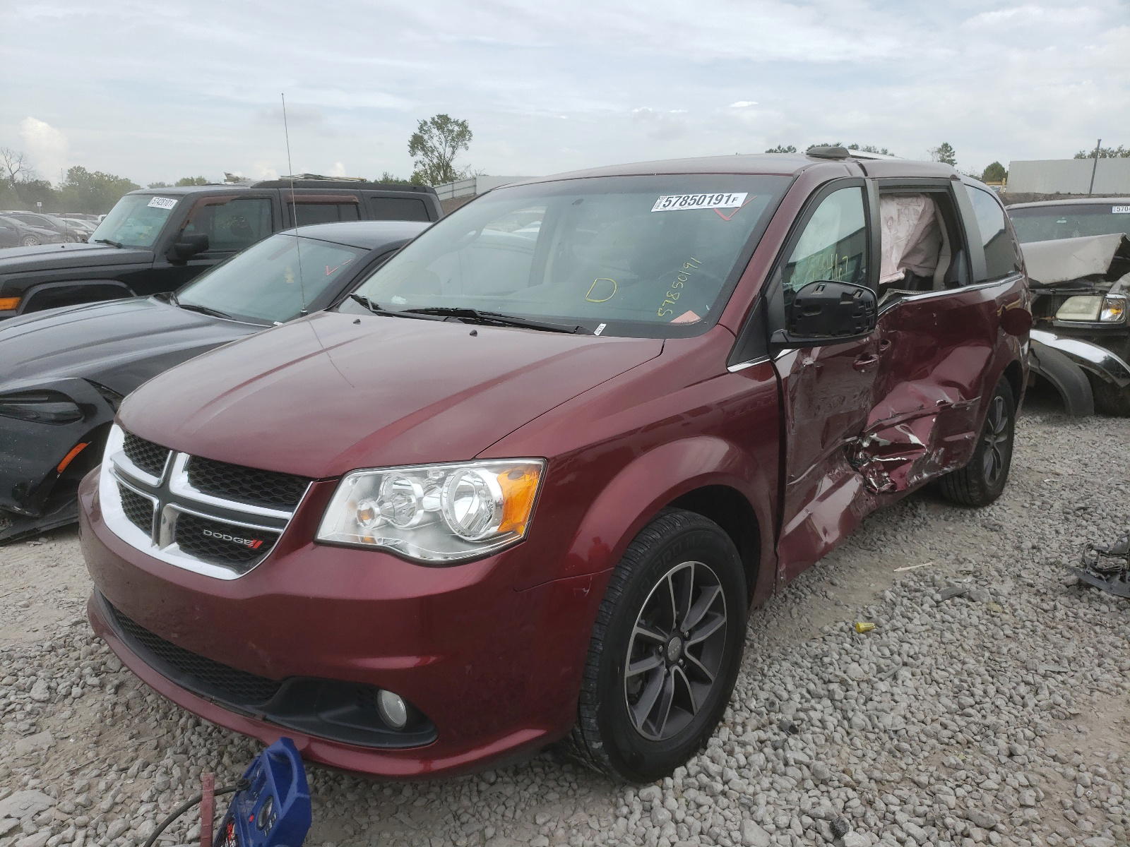Photo 2 from auction – 2017 DODGE GRAND CARA with VIN 2C4RDGCGXHR859403