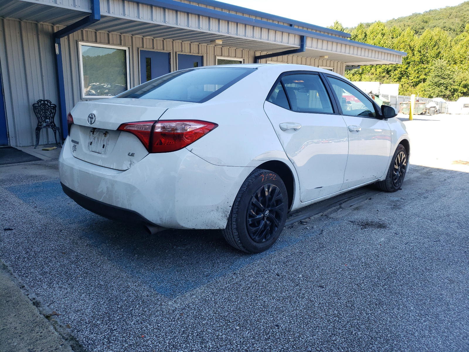 Photo 4 from auction – 2019 TOYOTA COROLLA L with VIN 2T1BURHEXKC214407