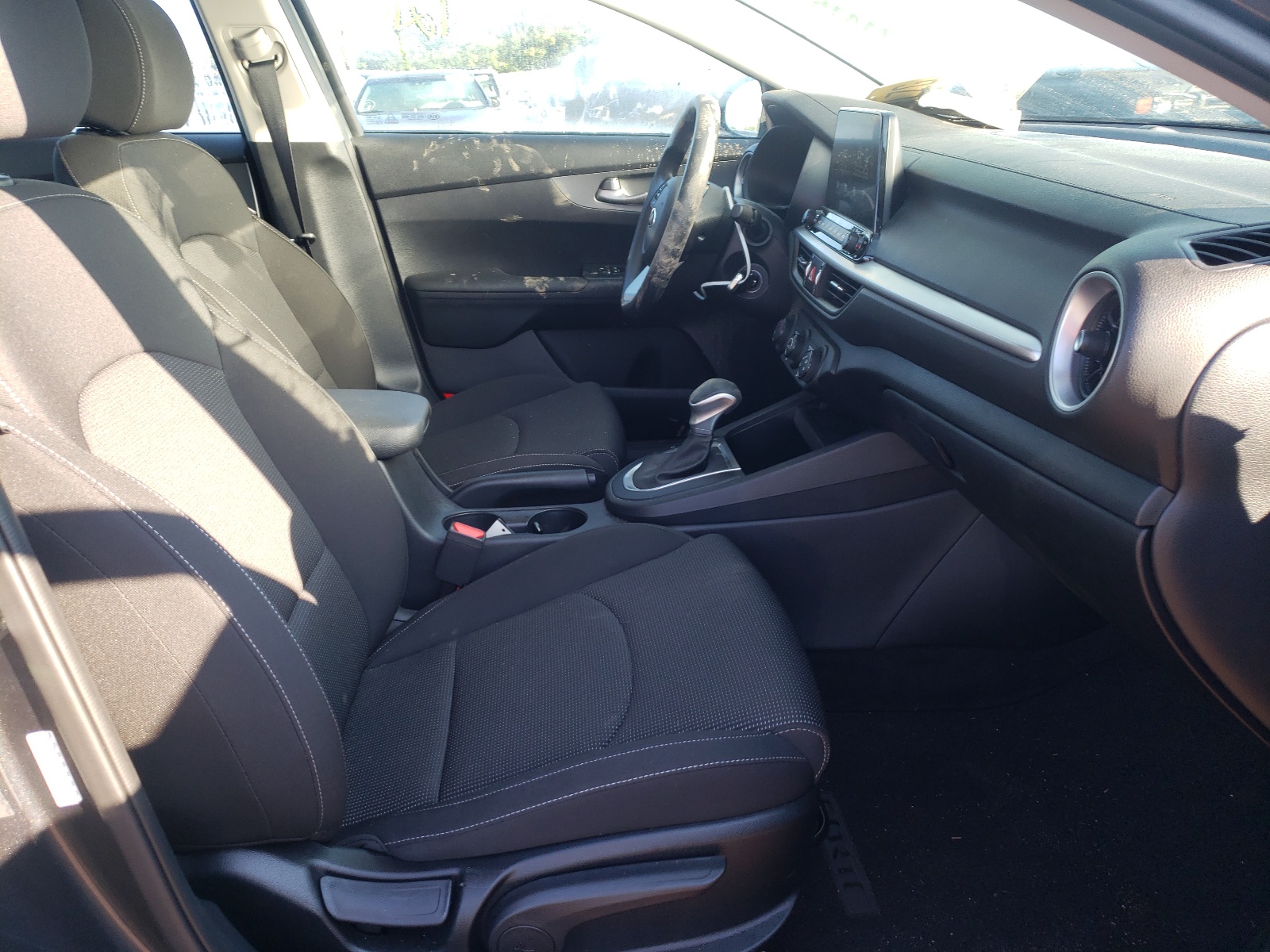 Photo 5 from auction – 2020 KIA FORTE FE with VIN 3KPF24AD5LE173974