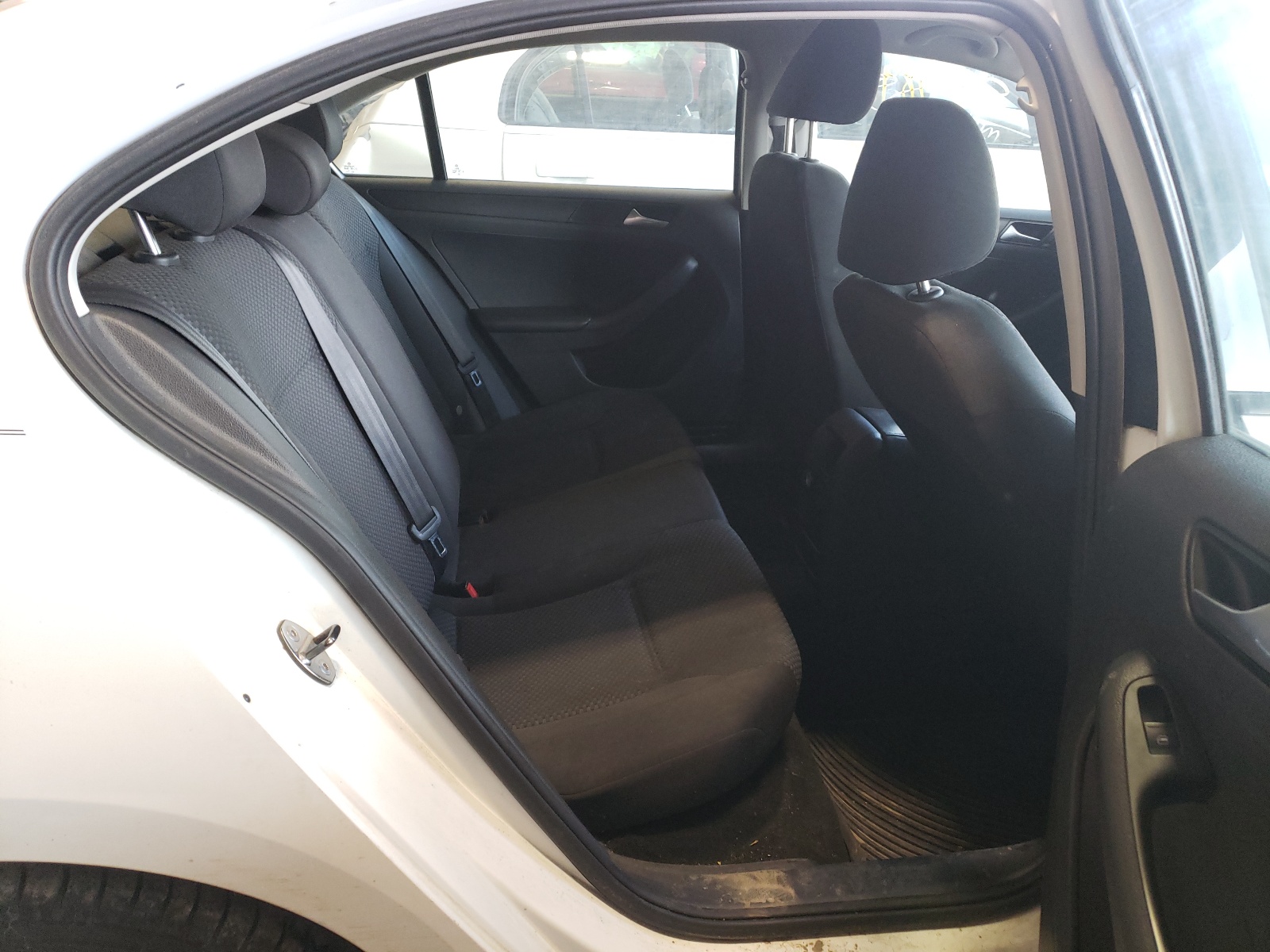 Photo 6 from auction – 2014 VOLKSWAGEN JETTA BASE with VIN 3VW2K7AJ7EM333008