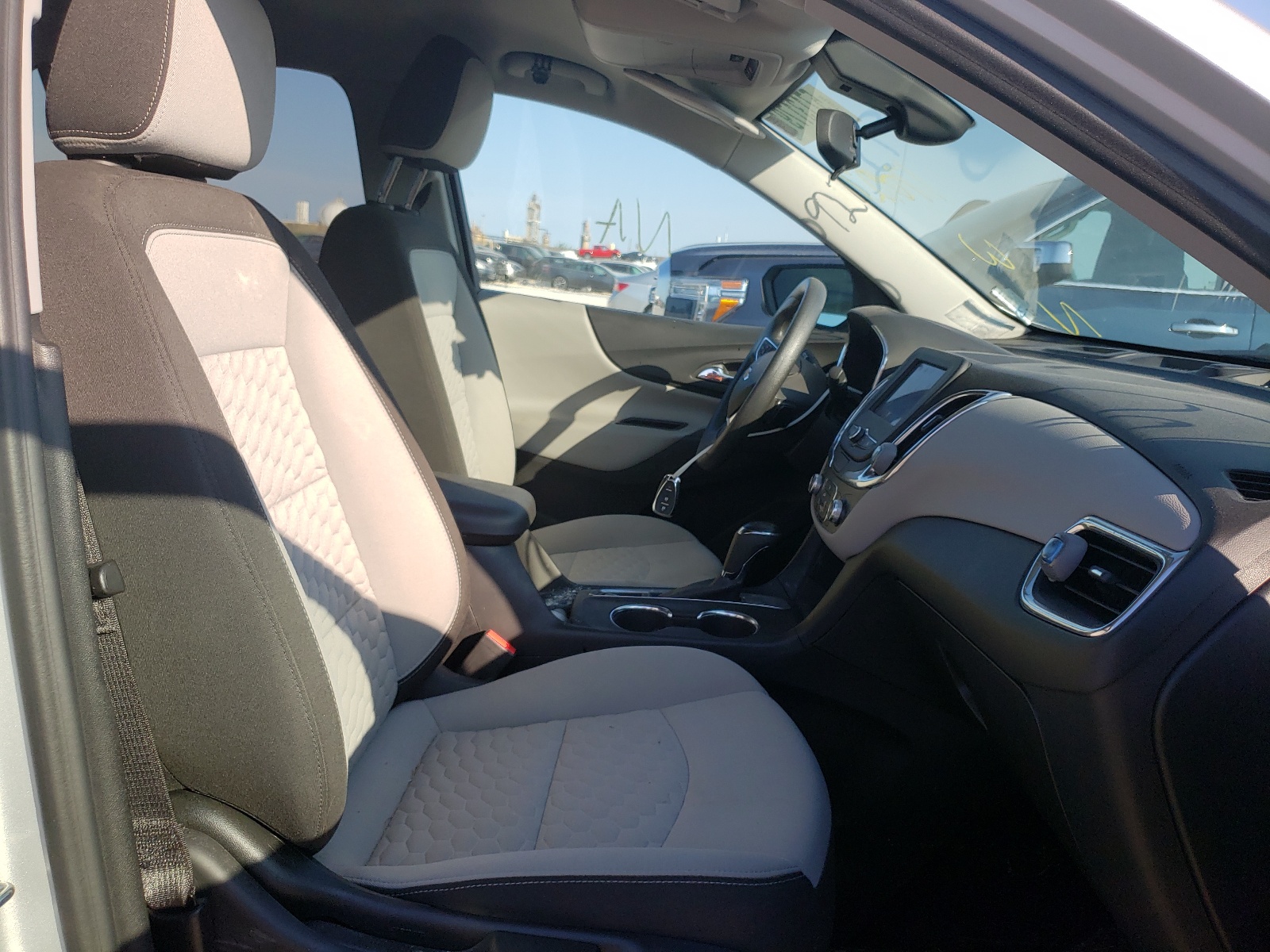 Photo 5 from auction – 2020 CHEVROLET EQUINOX LS with VIN 2GNAXHEV7L6170927