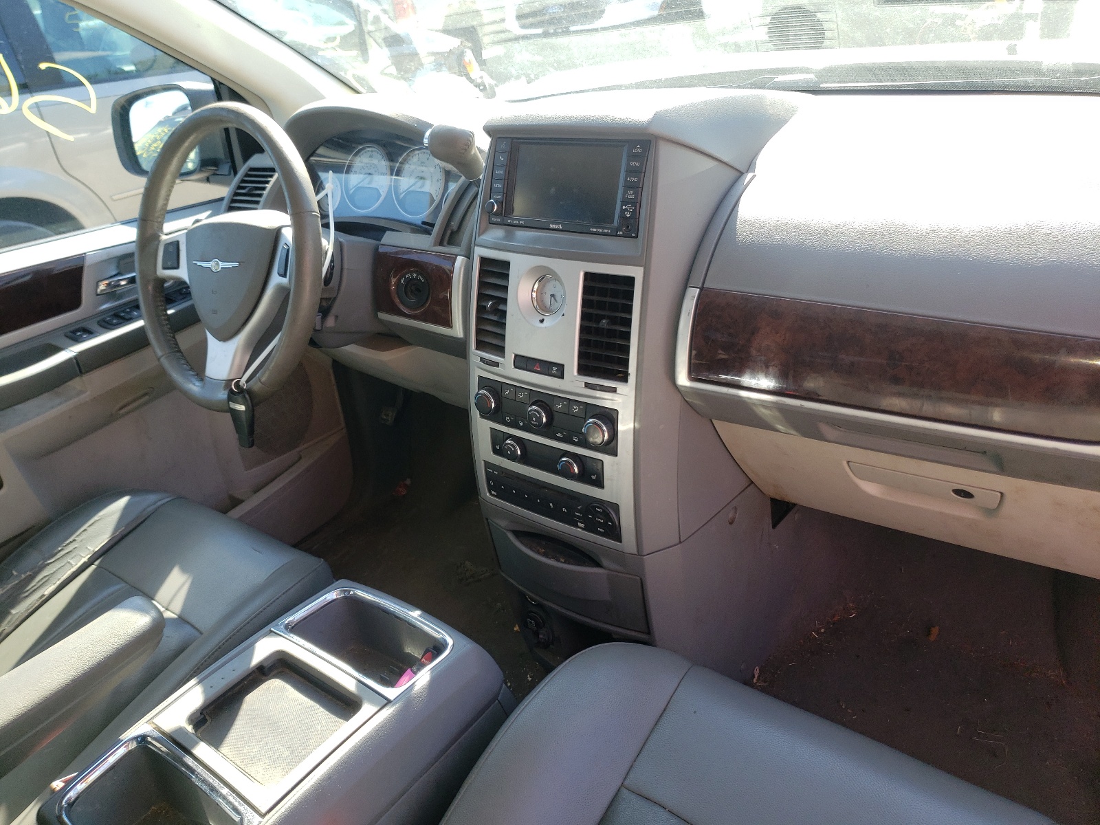 Photo 9 from auction – 2010 CHRYSLER TOWN & COU with VIN 2A4RR5DX0AR141105