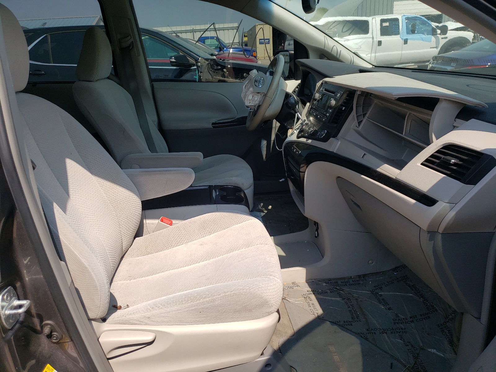 Photo 5 from auction – 2011 TOYOTA SIENNA LE with VIN 5TDKK3DC5BS123107