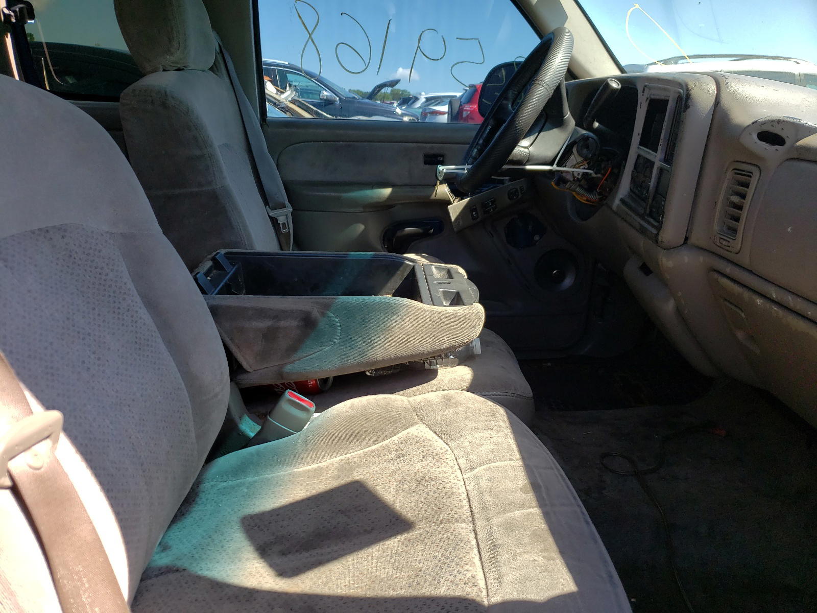 Photo 5 from auction – 2000 CHEVROLET SILVERADO with VIN 2GCEC19V5Y1352539
