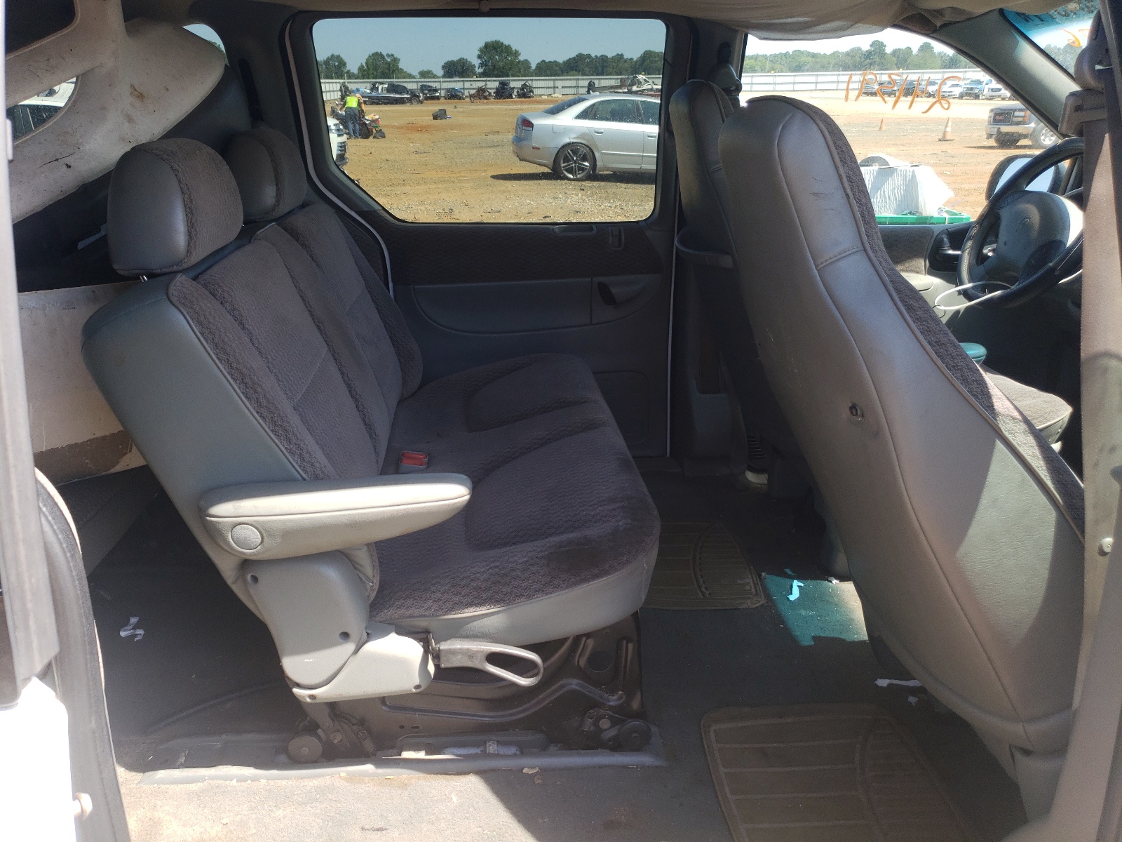 Photo 6 from auction – 1999 DODGE GRAND CARA with VIN 2B4GP44G6XR239106