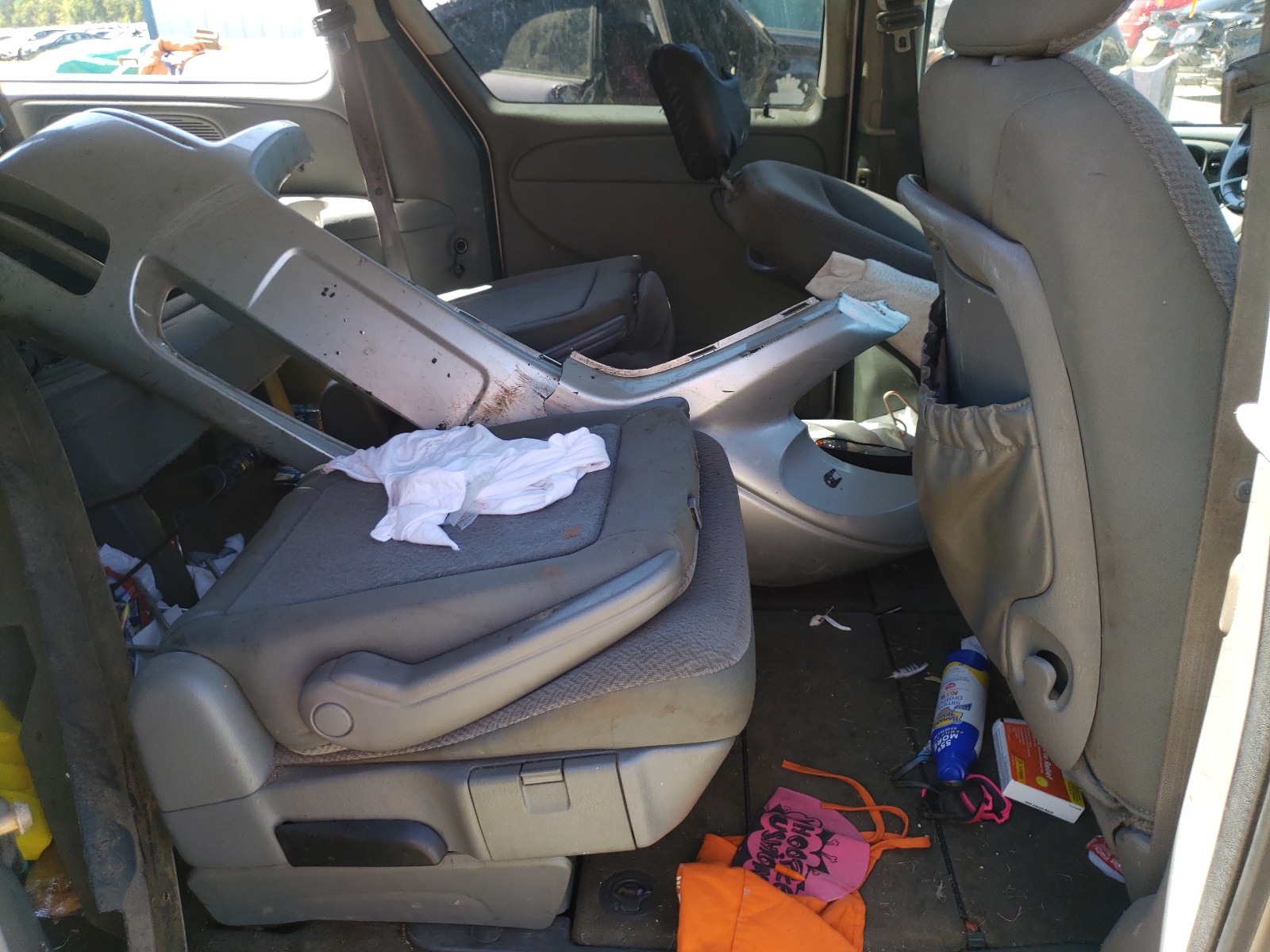 Photo 6 from auction – 2007 CHRYSLER TOWN & COU with VIN 2A4GP54L57R157335