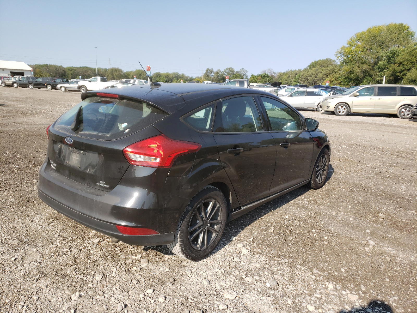 Photo 4 from auction – 2015 FORD FOCUS SE with VIN 1FADP3K28FL325392