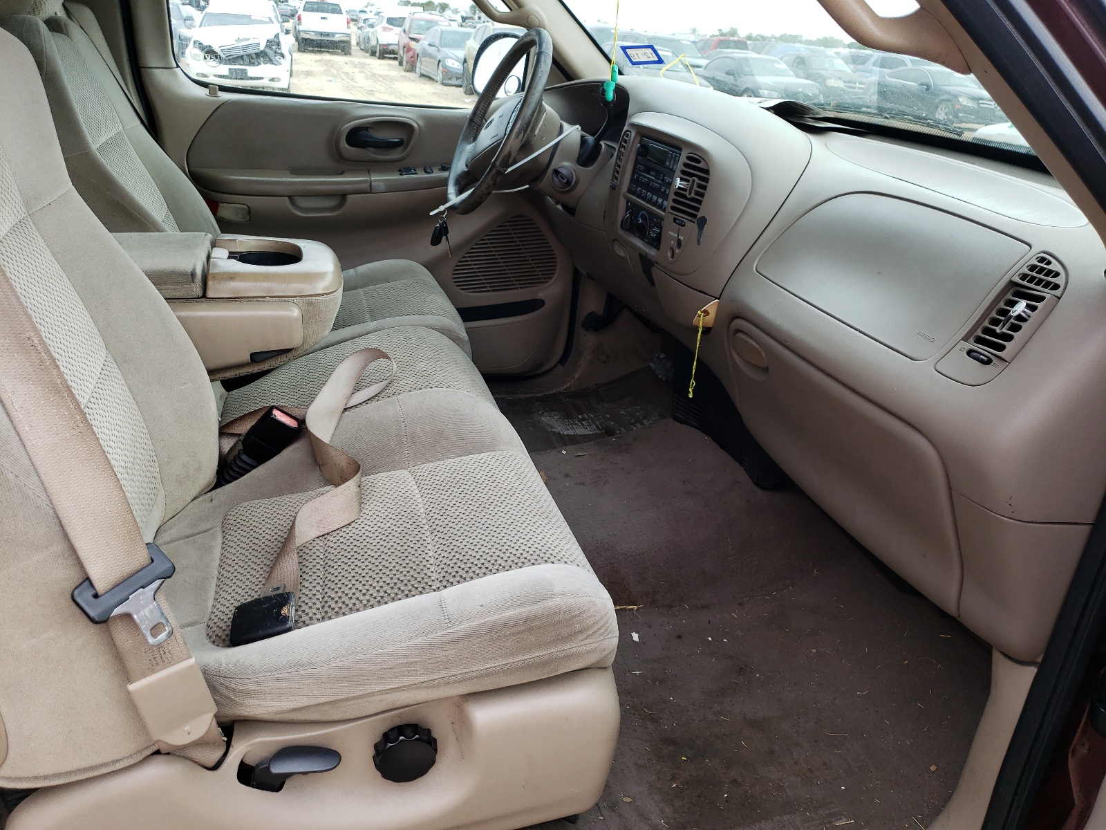 Photo 5 from auction – 2001 FORD F150 with VIN 1FTRX17LX1NA88357