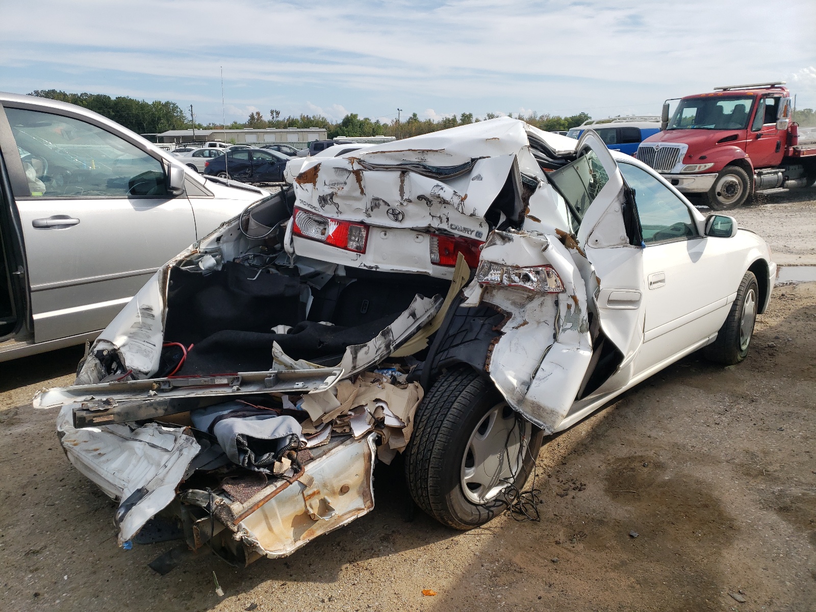 Photo 4 from auction – 2000 TOYOTA CAMRY with VIN 4T1BG22K3YU749972