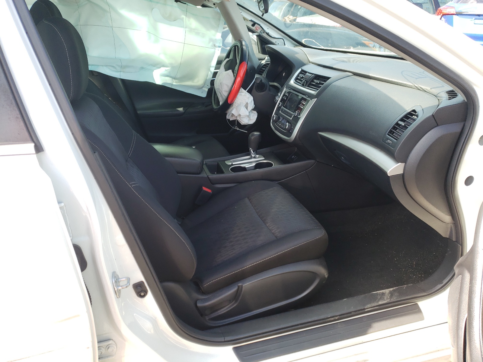 Photo 5 from auction – 2017 NISSAN ALTIMA 2.5 with VIN 1N4AL3AP3HC185718