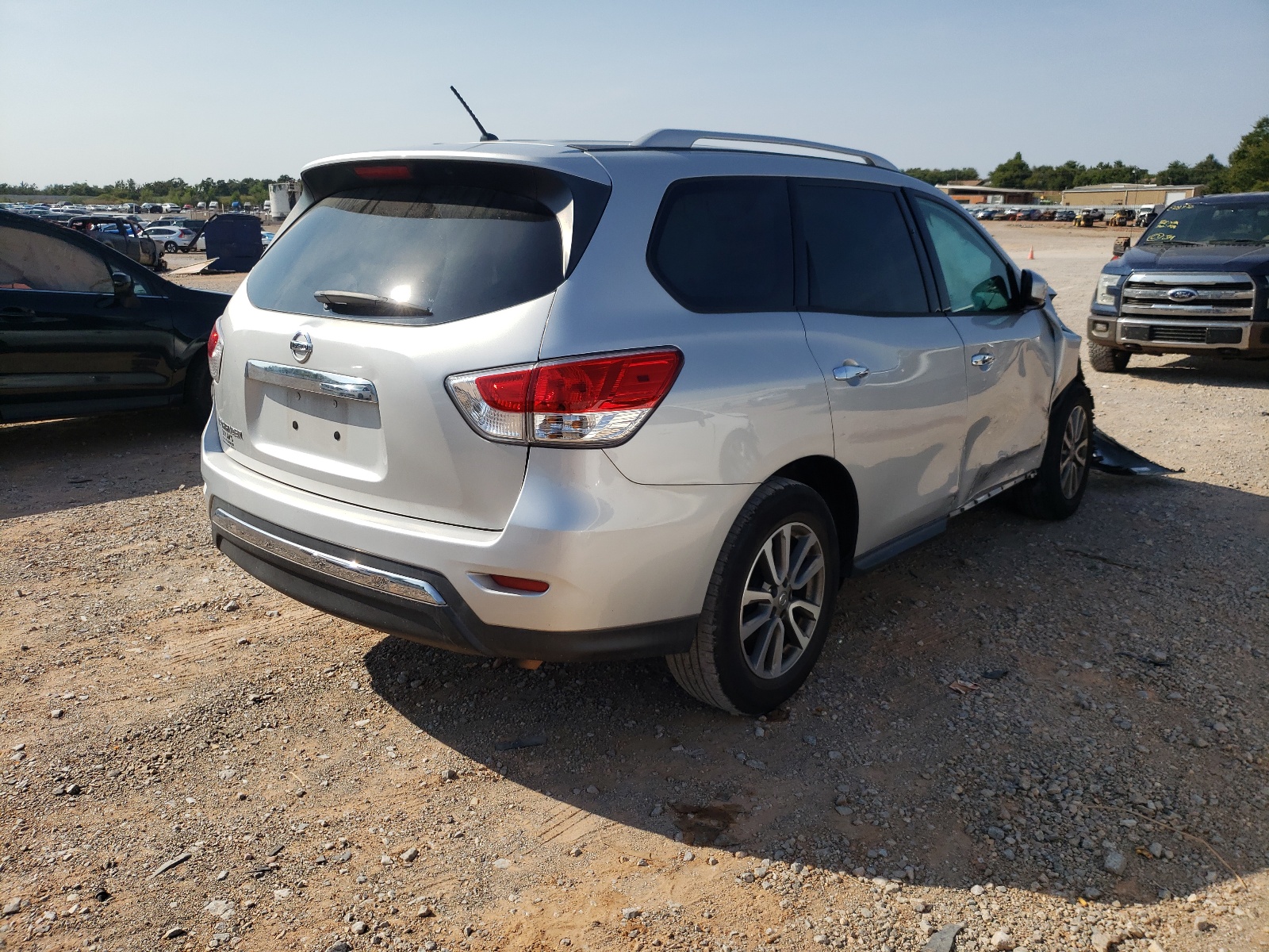 Photo 4 from auction – 2016 NISSAN PATHFINDER with VIN 5N1AR2MN5GC614994