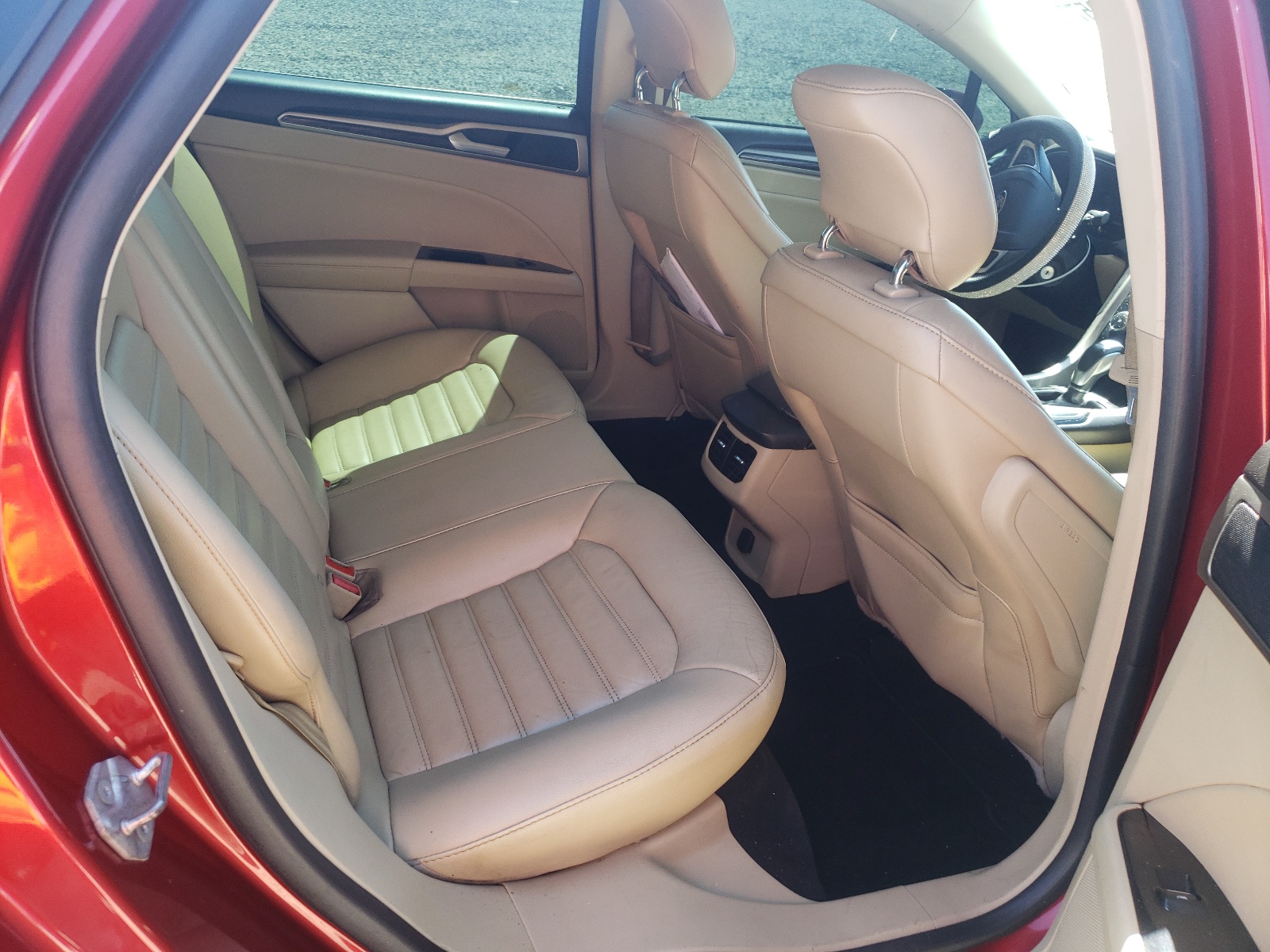 Photo 6 from auction – 2014 FORD FUSION SE with VIN 3FA6P0HD4ER134911