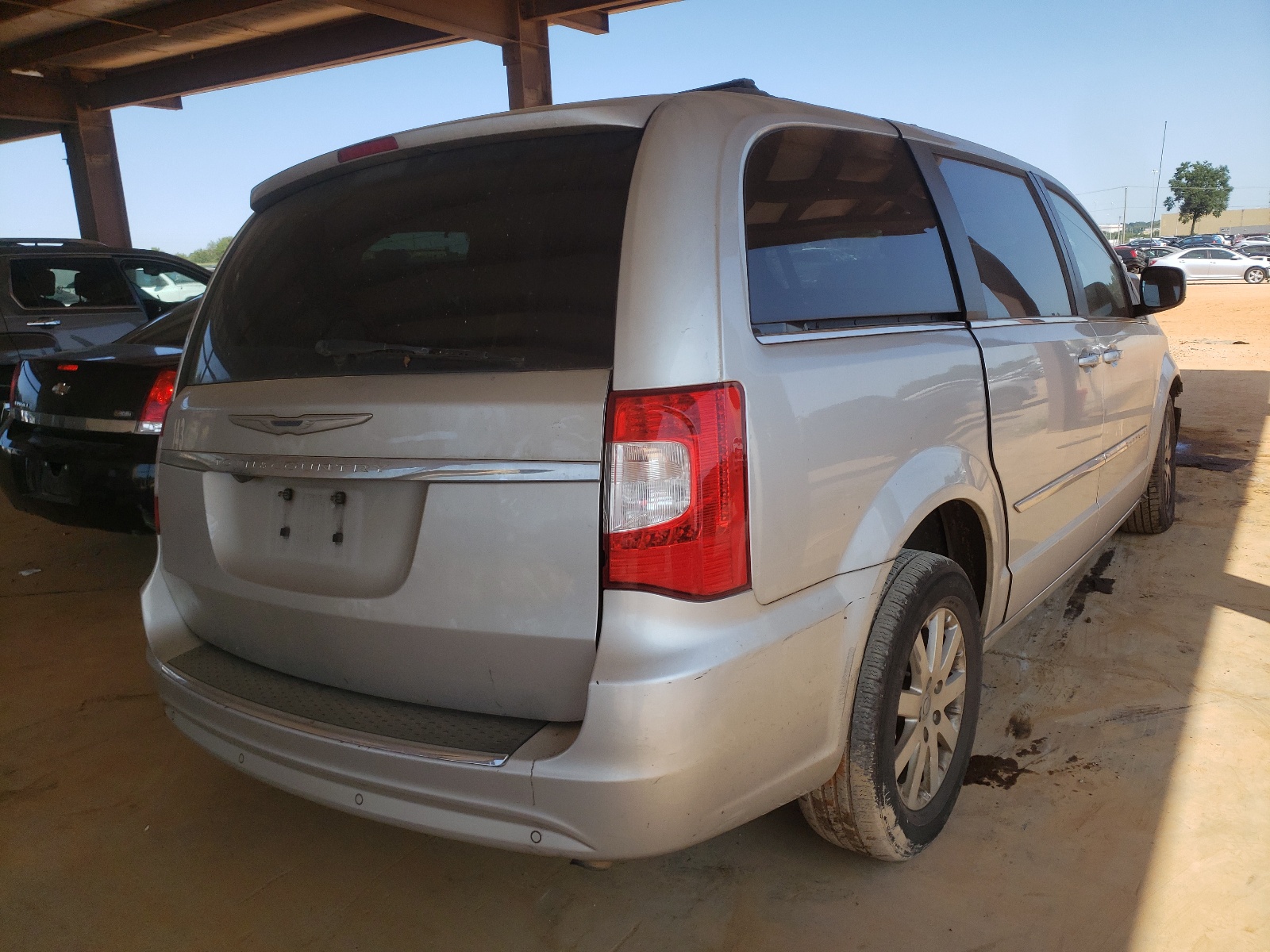 Photo 4 from auction – 2012 CHRYSLER TOWN & COU with VIN 2C4RC1CG3CR135075