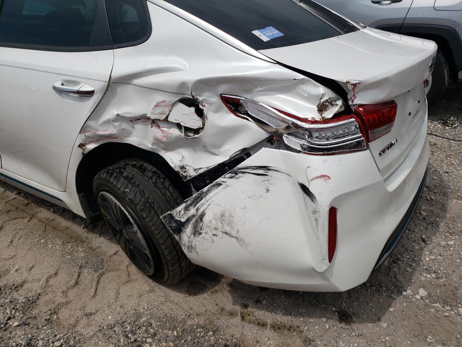 Photo 10 from auction – 2017 KIA OPTIMA PLU with VIN KNAGV4LD3H5018008