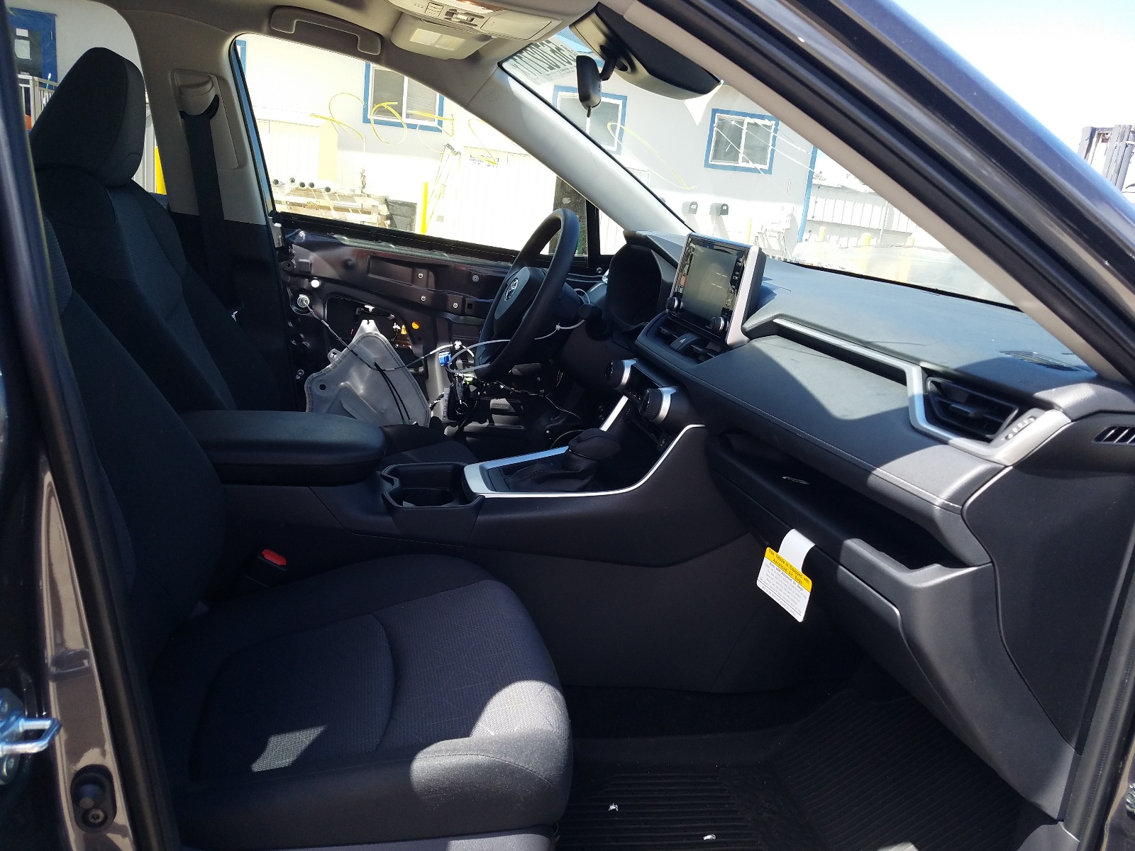 Photo 5 from auction – 2021 TOYOTA RAV4 XLE with VIN JTMW1RFVXMJ022912
