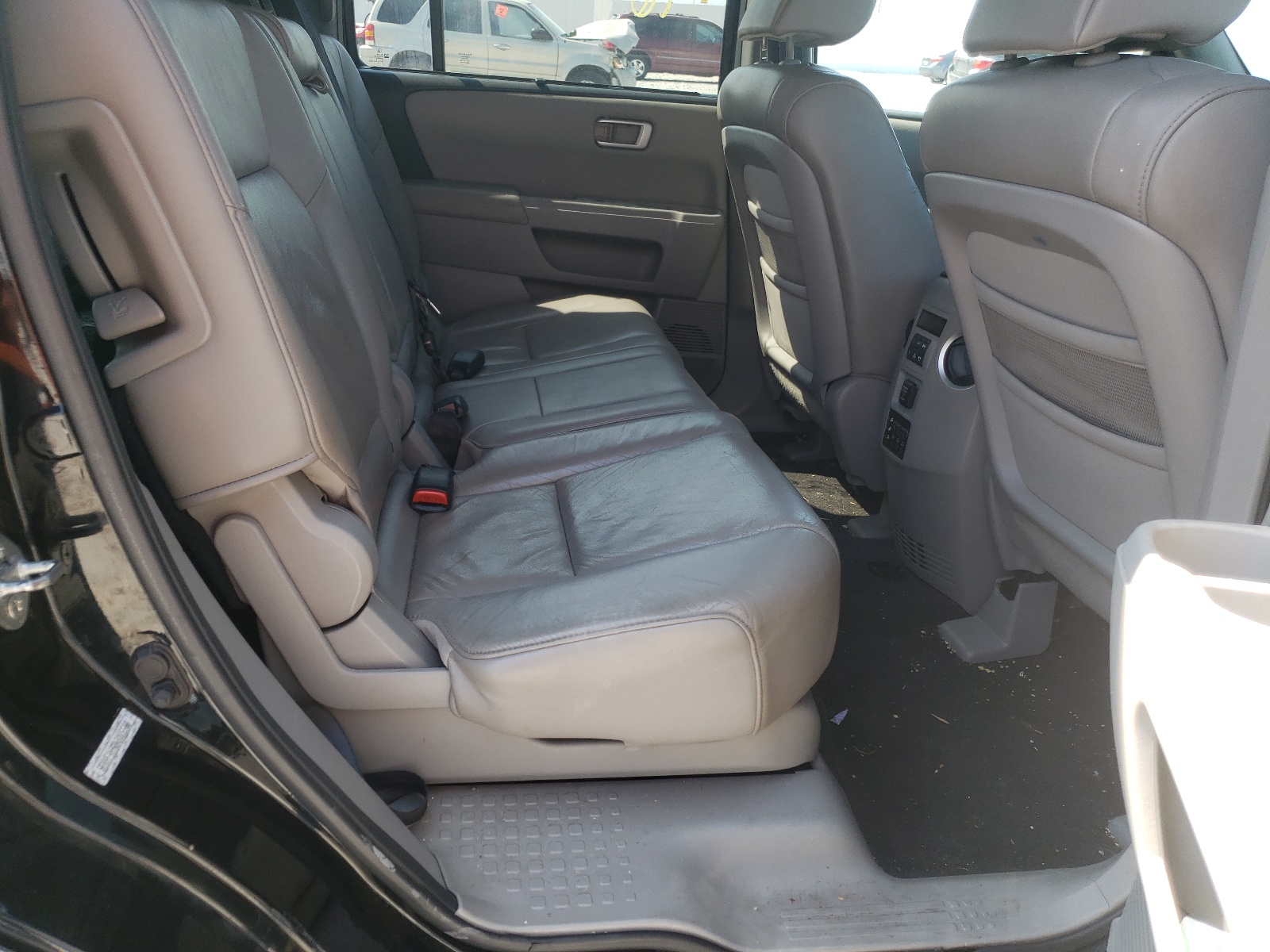 Photo 6 from auction – 2010 HONDA PILOT TOUR with VIN 5FNYF4H92AB005568