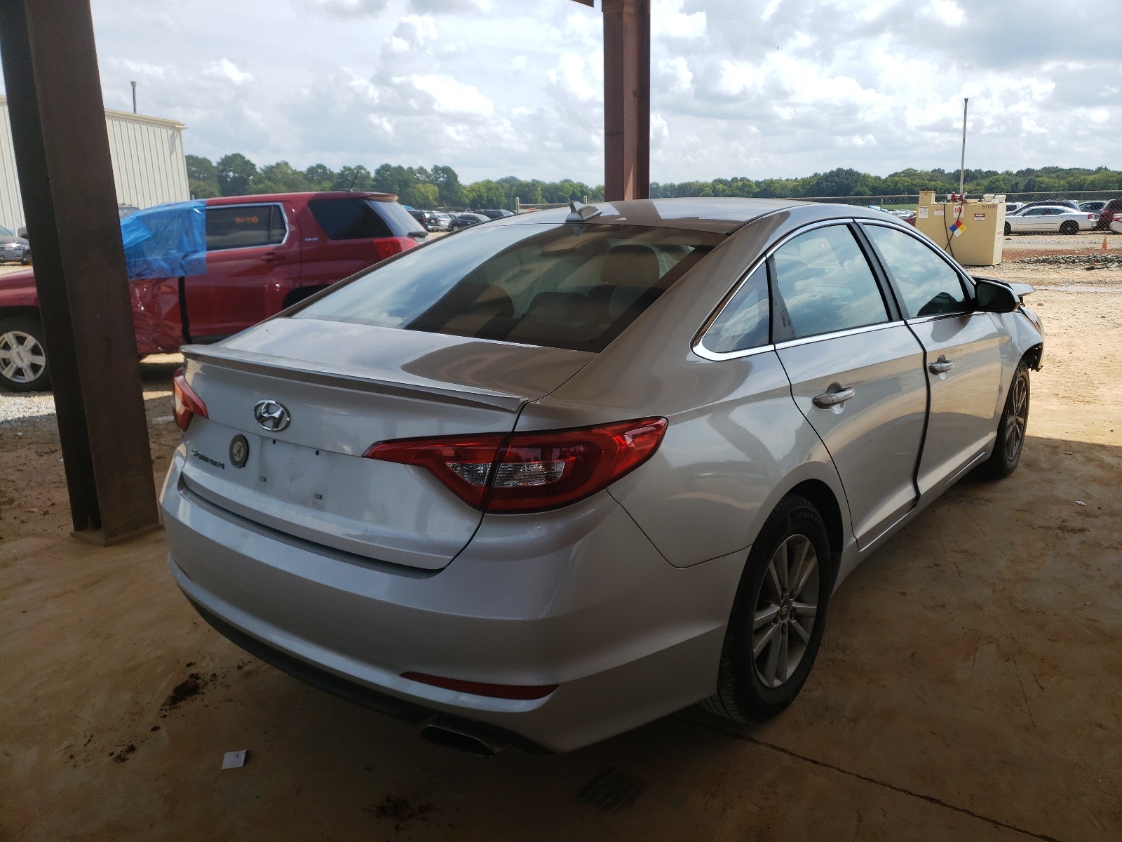 Photo 4 from auction – 2016 HYUNDAI SONATA SE with VIN 5NPE24AF2GH382927