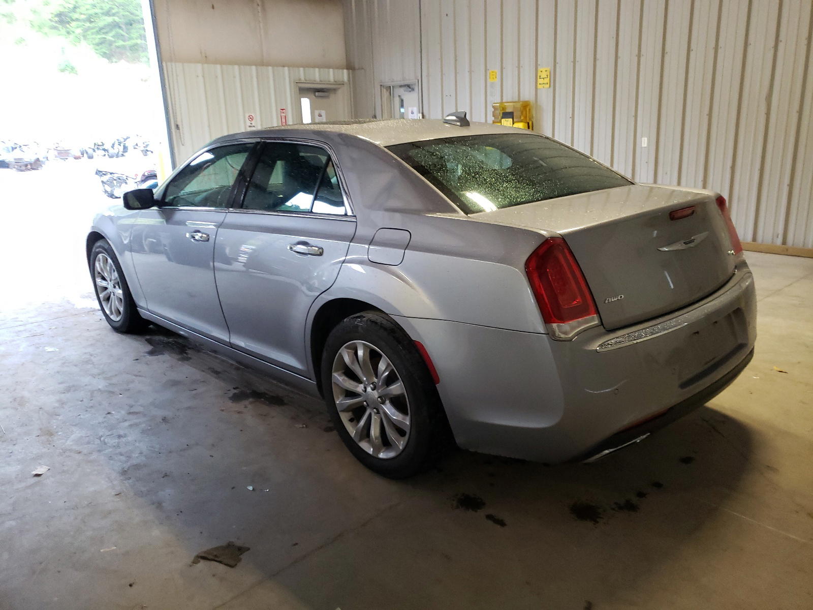 Photo 3 from auction – 2017 CHRYSLER 300C with VIN 2C3CCAKG2HH571294