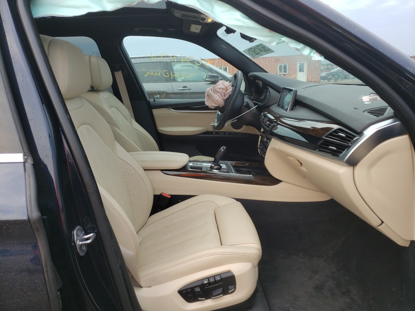 Photo 5 from auction – 2017 BMW X5 XDRIVE3 with VIN 5UXKR0C3XH0V77102