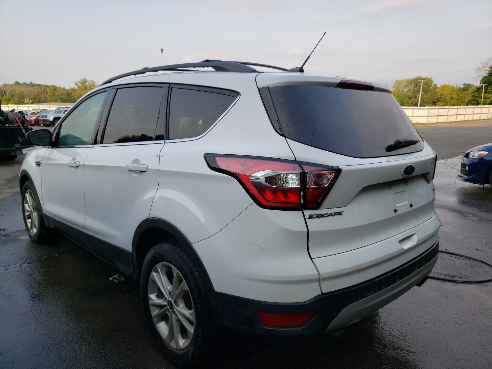 Zdjęcie 3 z aukcji – 2017 FORD ESCAPE SE z VIN 1FMCU9GD1HUD99404