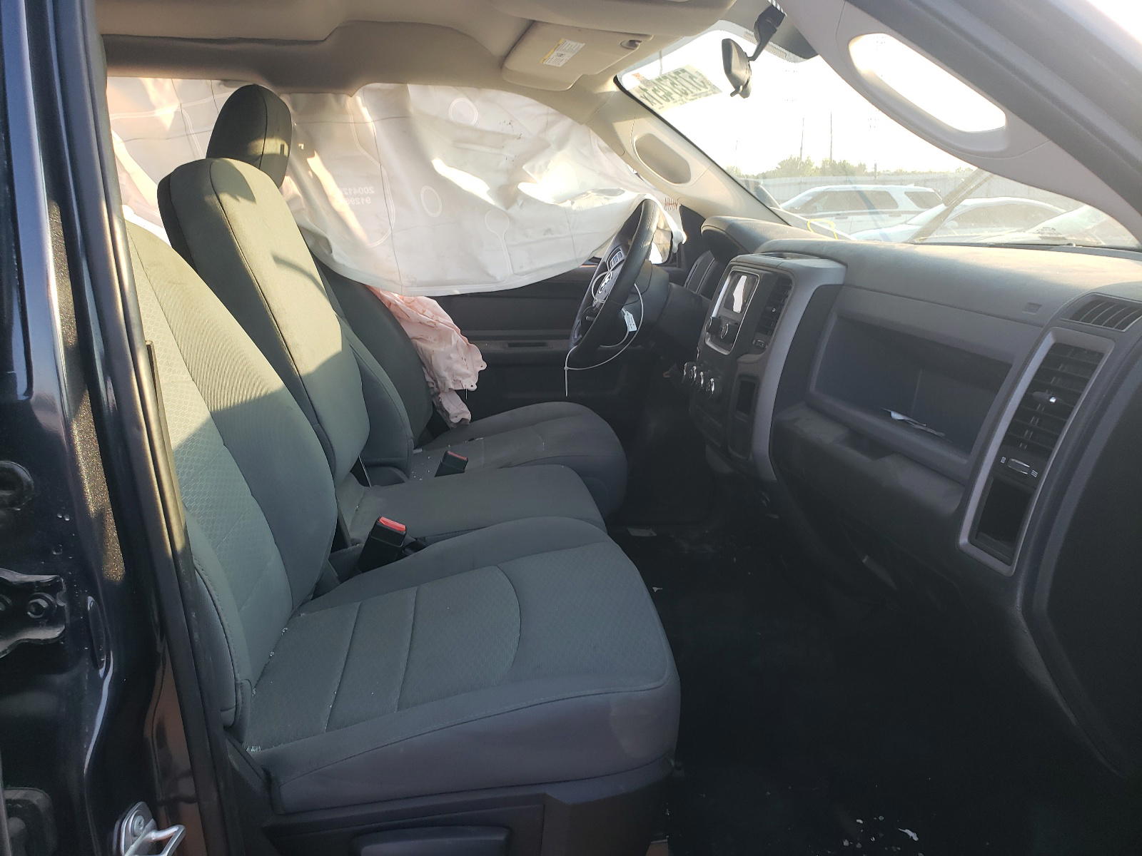 Photo 5 from auction – 2017 RAM 1500 ST with VIN 1C6RR7FG6HS631496