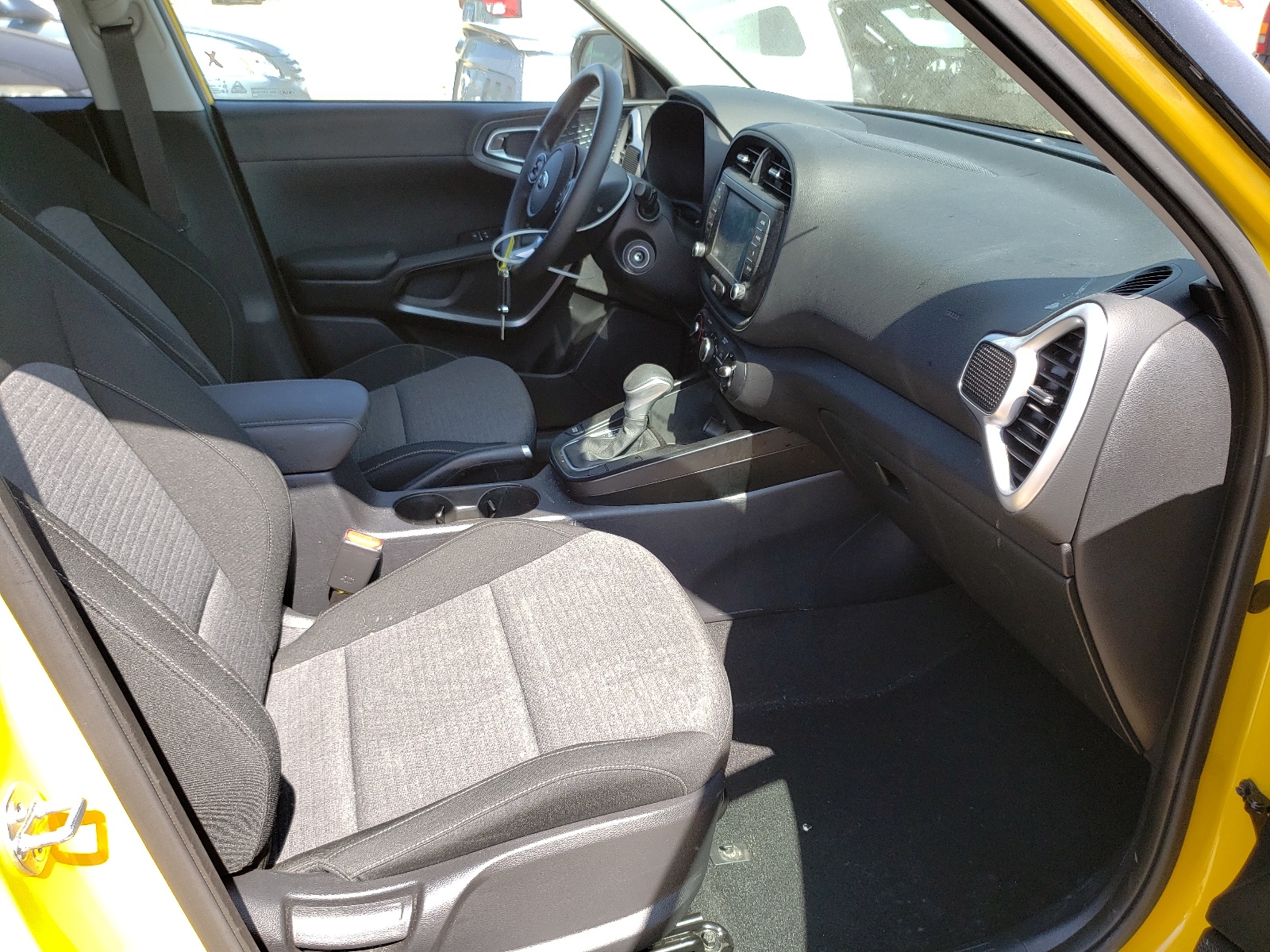Photo 5 from auction – 2020 KIA SOUL LX with VIN KNDJ23AUXL7115685